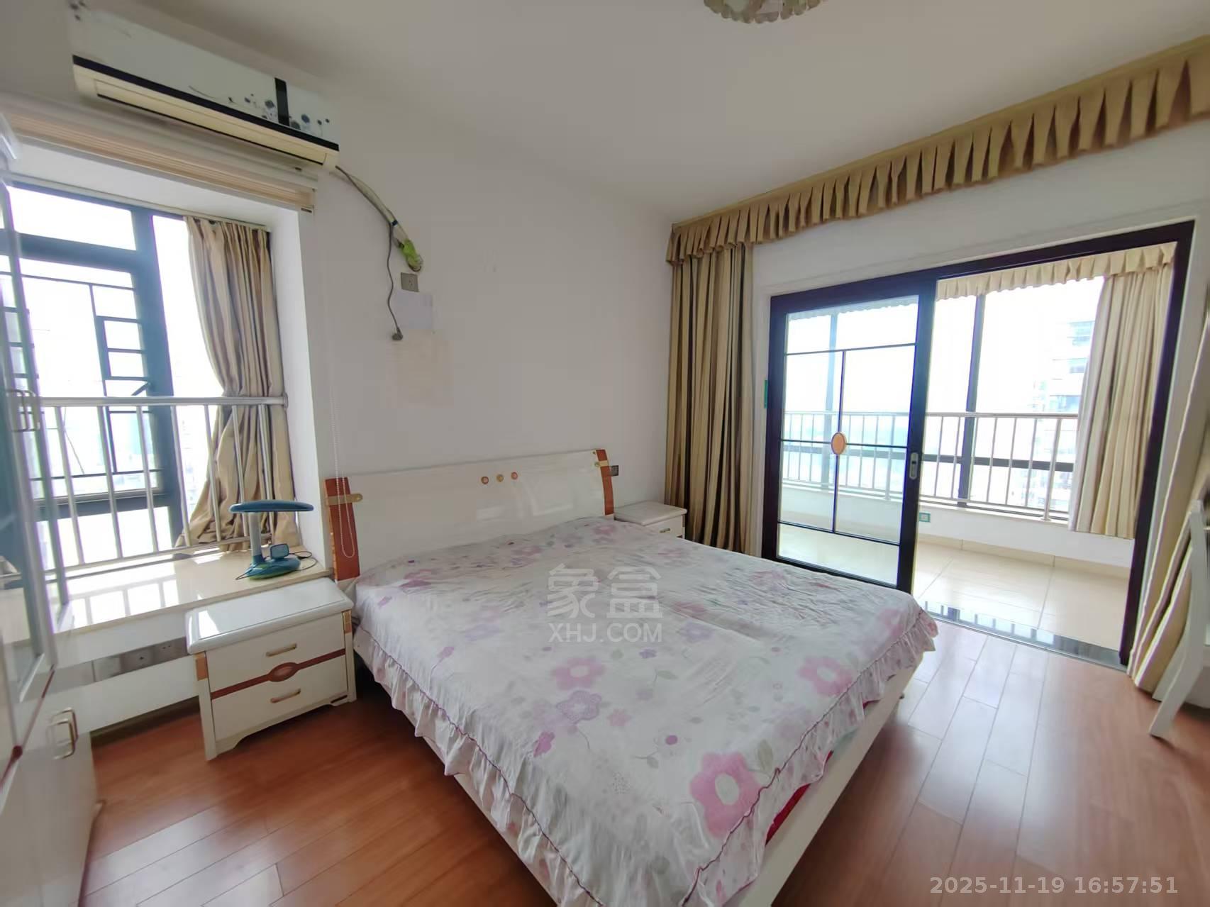 流金岁月-华晨国际  4室2厅2卫    2300.0元/月室内图