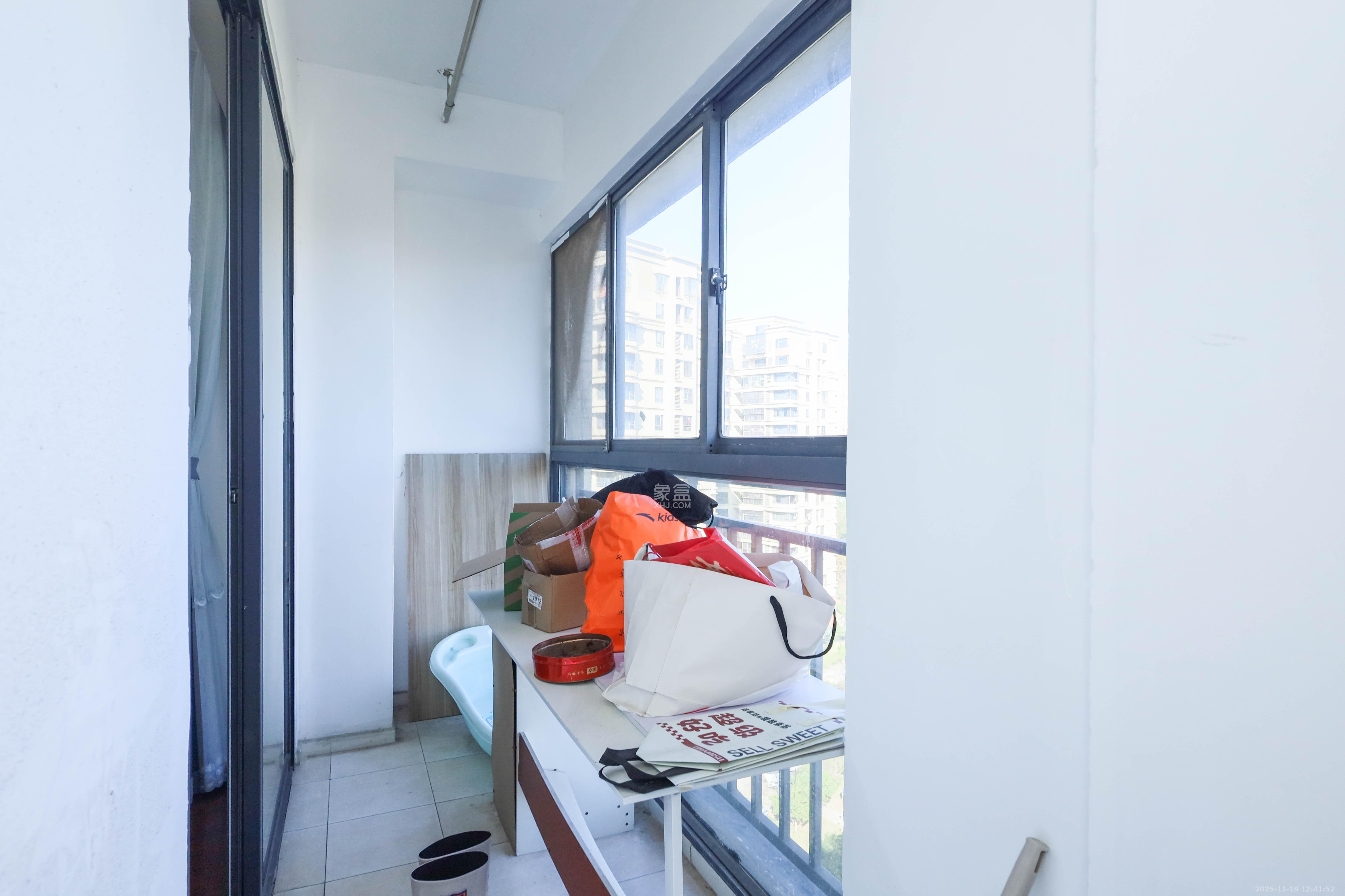 保利麓谷林语A区  3室2厅1卫    59.0万阳台