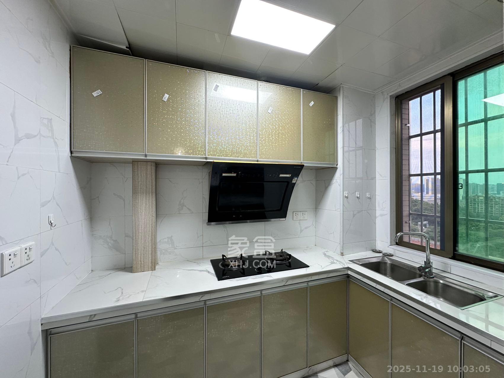 鄱阳佳郡 3室2厅2卫 1900.0元/月 鄱阳佳郡 3室2厅2卫 1900.0元/月室内图