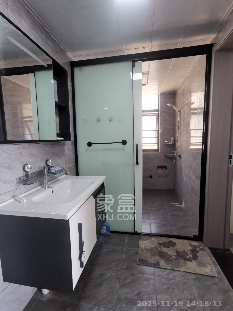 会展三润城  3室2厅2卫    1800.0元/月室内图