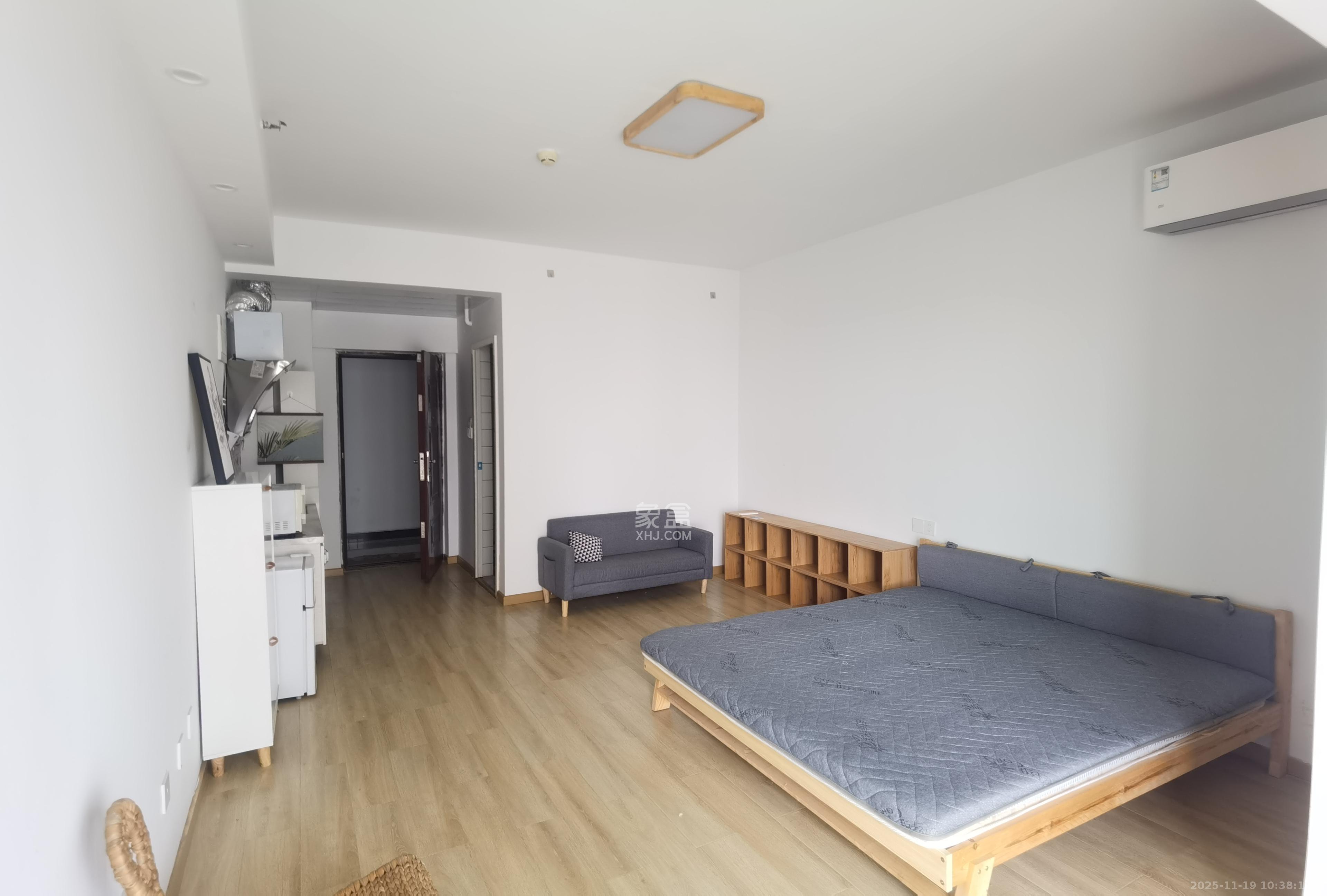 中交里城  1室1厅1卫    1500.0元/月