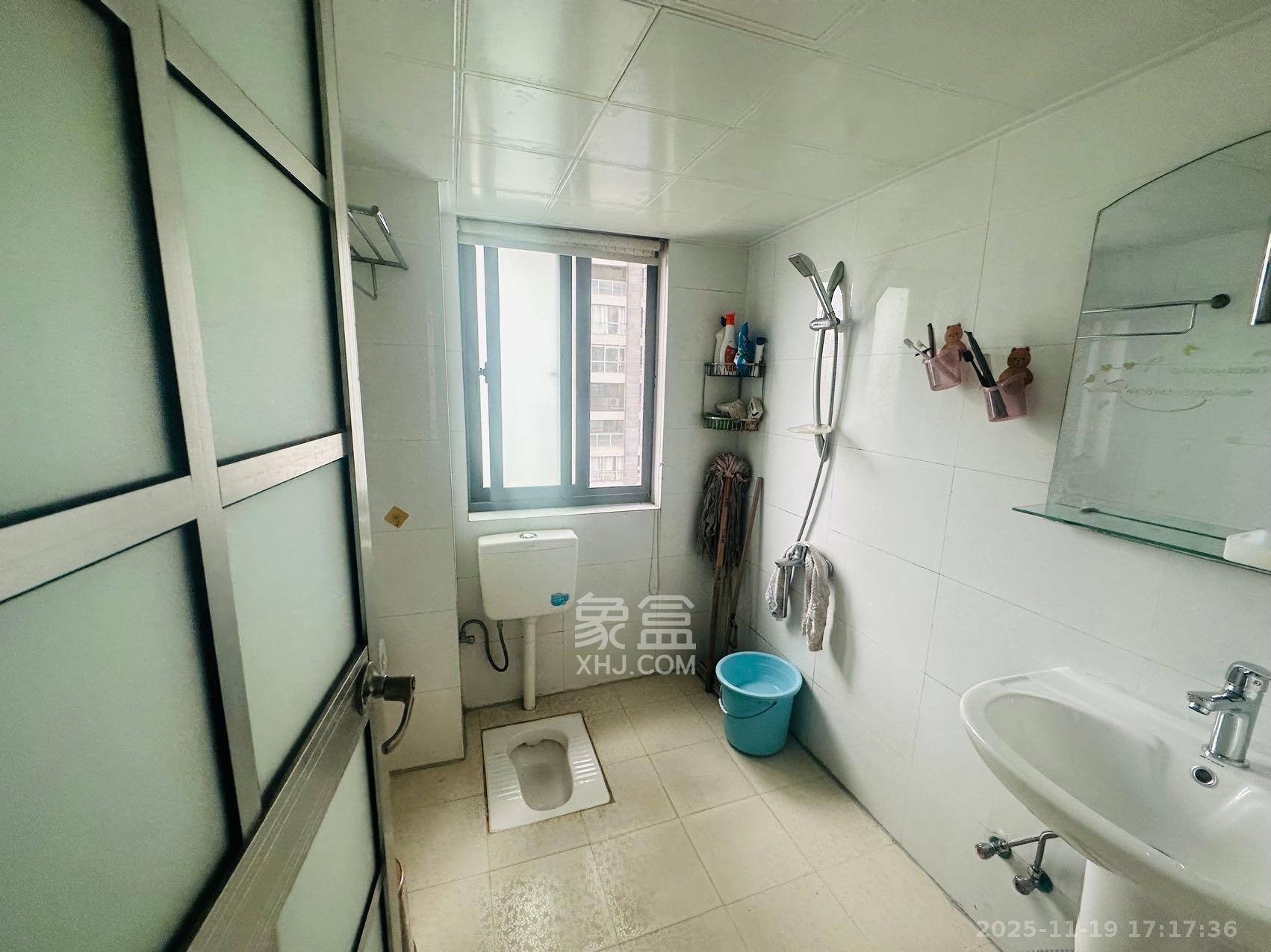 西子花苑 3室2厅2卫 2800.0元/月 西子花苑 3室2厅2卫 2800.0元/月室内图