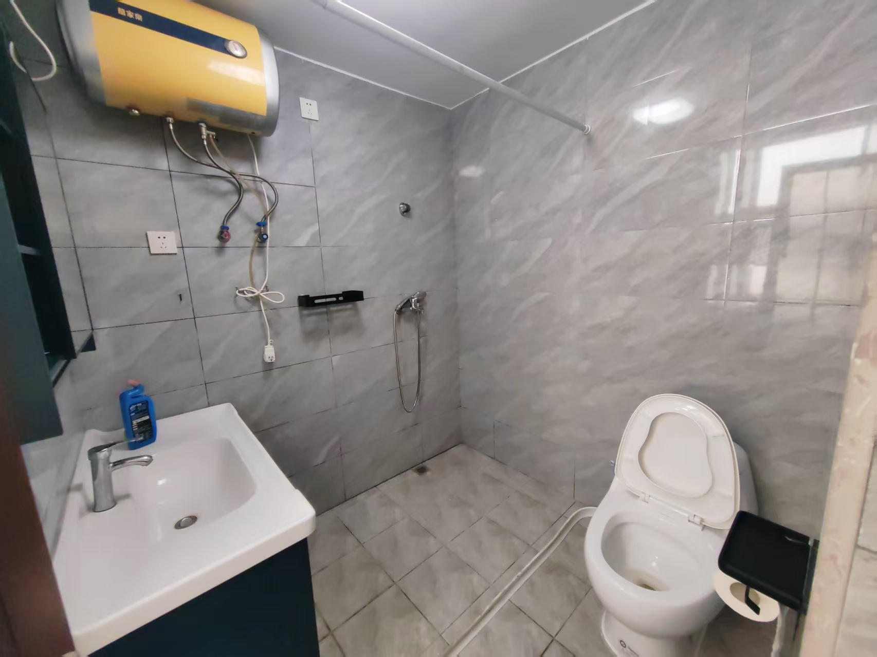 利亨花园 4室2厅2卫 4000.0元/月 利亨花园 4室2厅2卫 4000.0元/月室内图