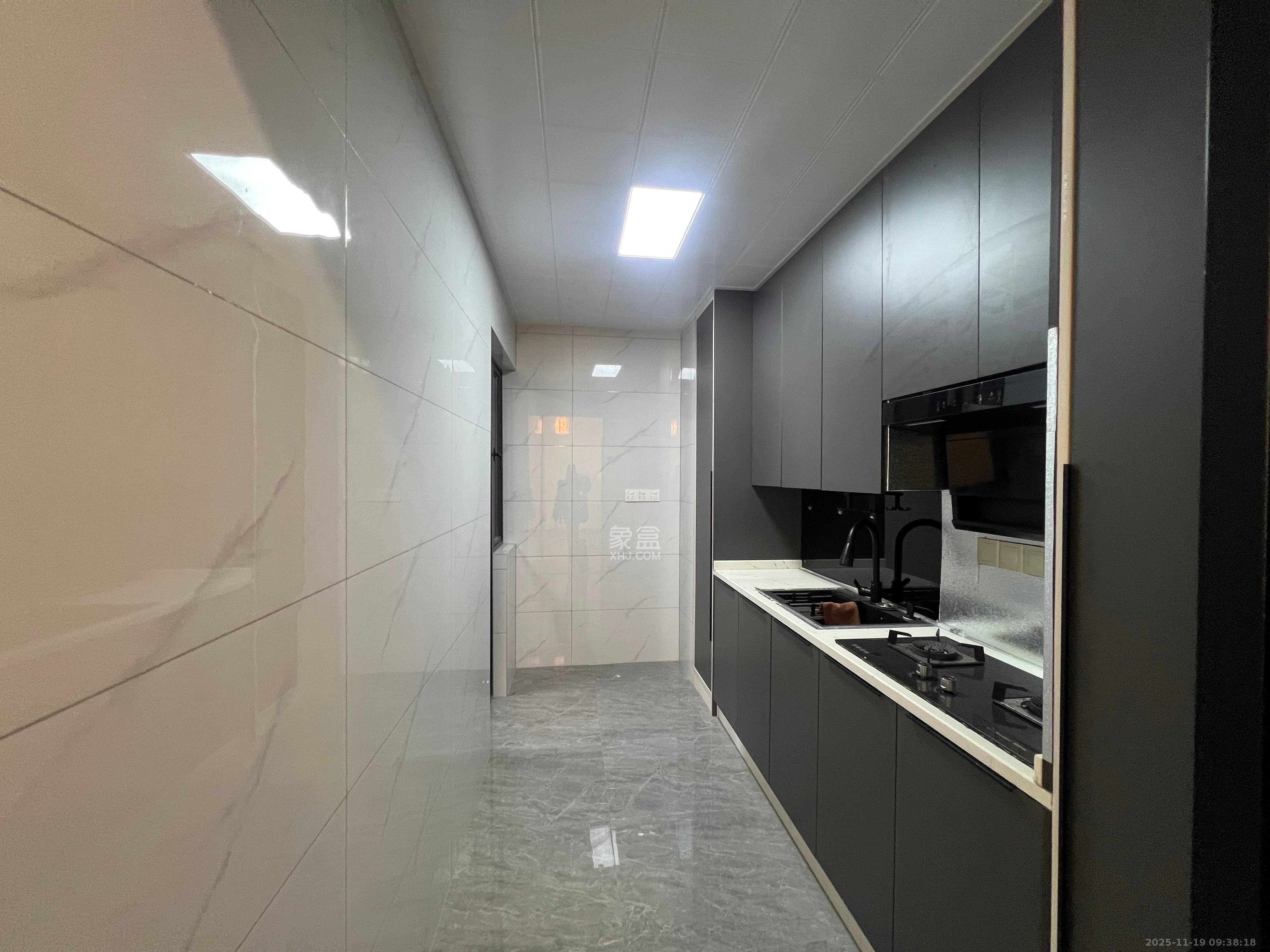 长房东旭国际  3室2厅2卫    3300.0元/月室内图