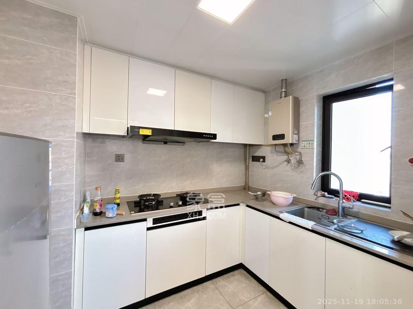 万科金色梦想B区  4室2厅2卫    3100.0元/月室内图