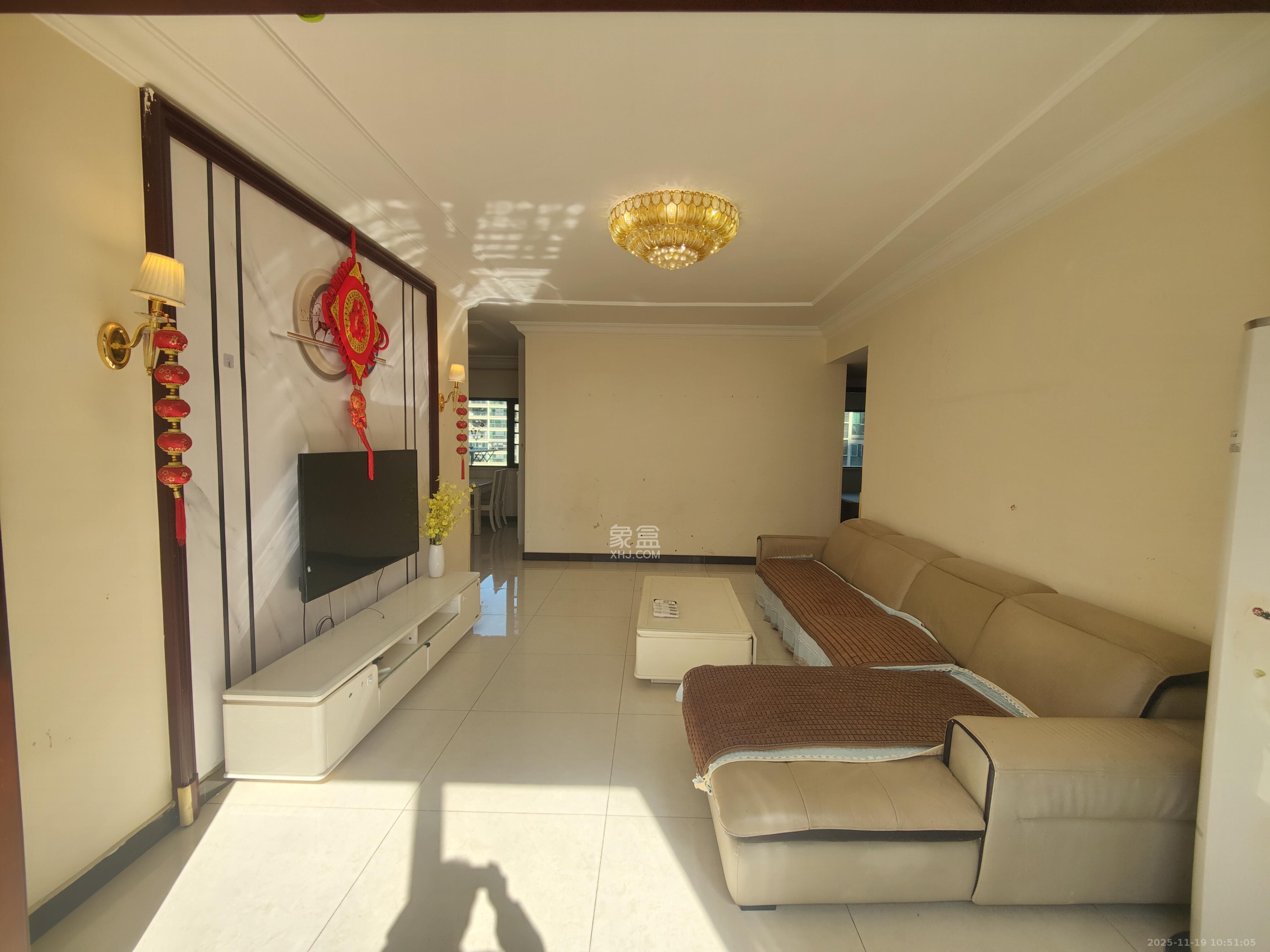 恒大雅苑  3室2厅2卫    3200.0元/月