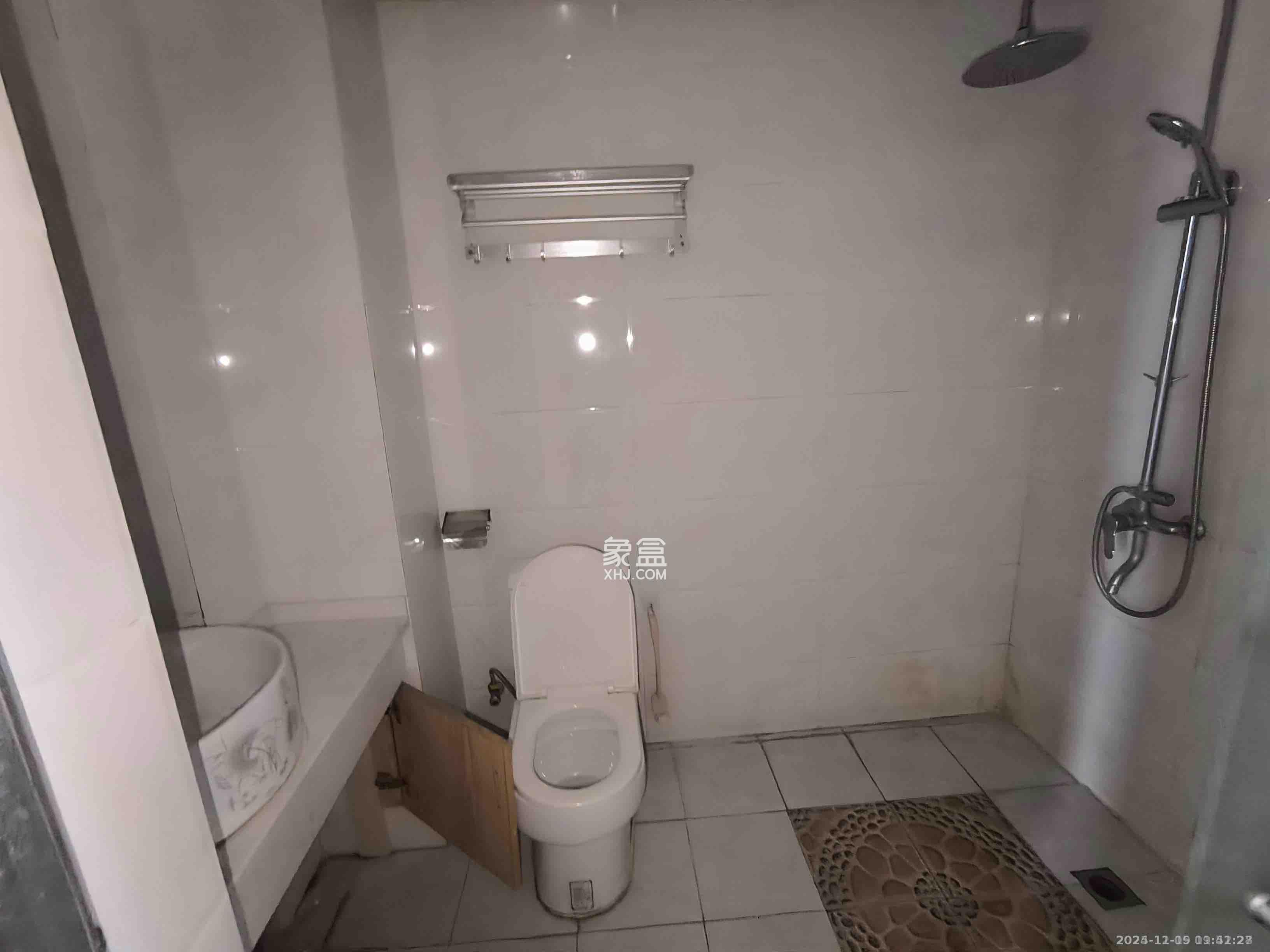 绿地中央广场  1室1厅1卫    1400.0元/月室内图