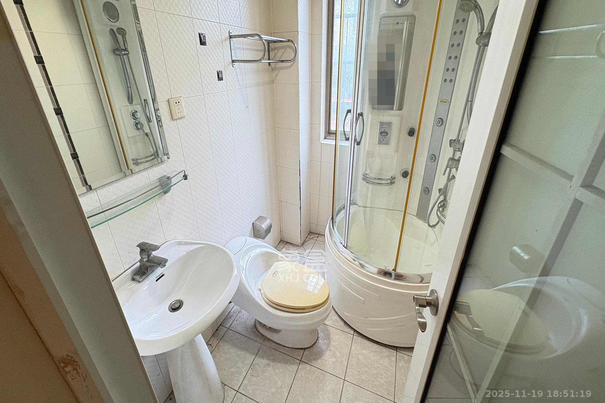 东南明苑 3室2厅2卫 85.0万 东南明苑 3室2厅2卫 85.0万卫生间