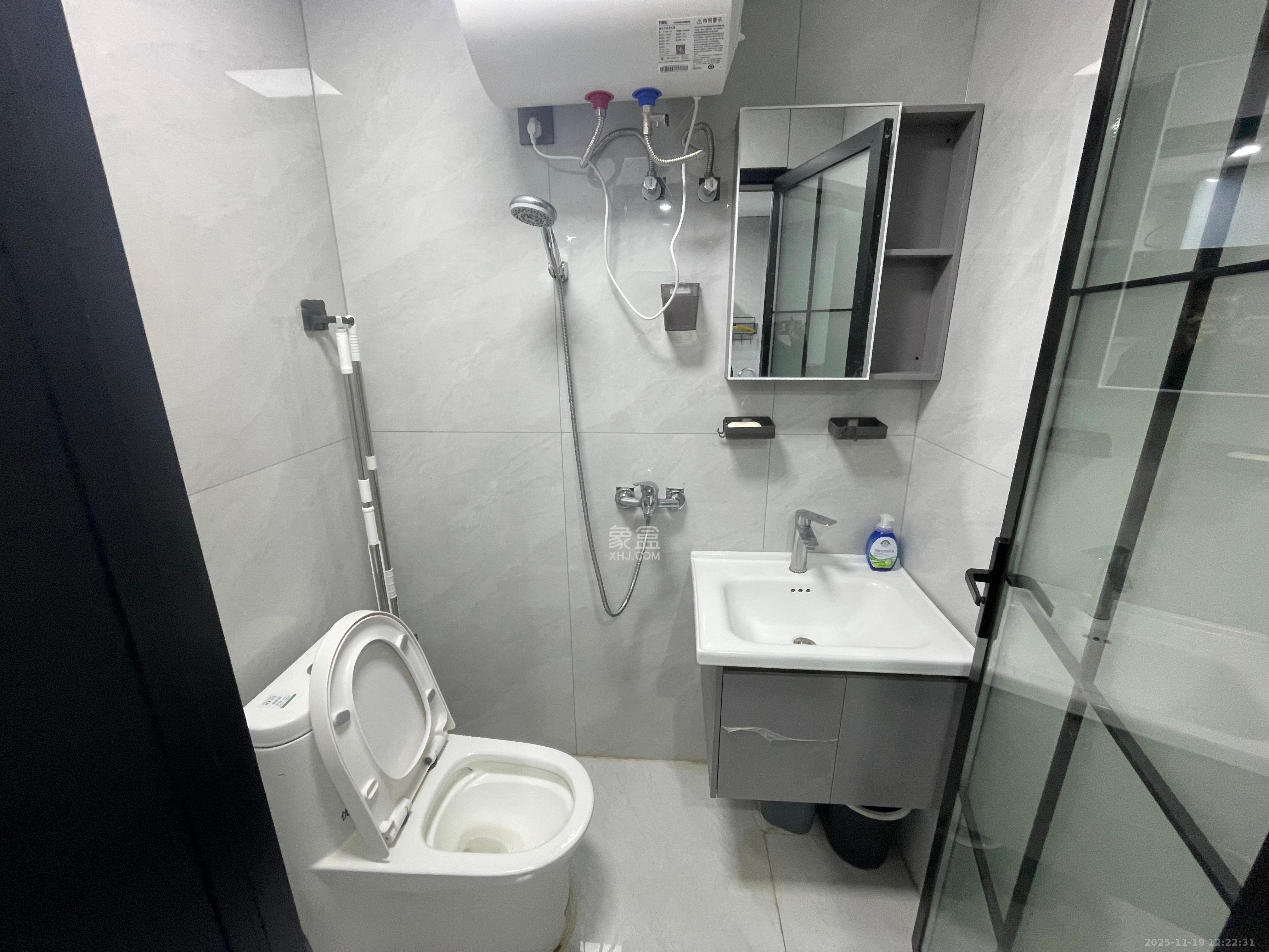 鄱阳汇金中心  1室0厅0卫    1200.0元/月室内图