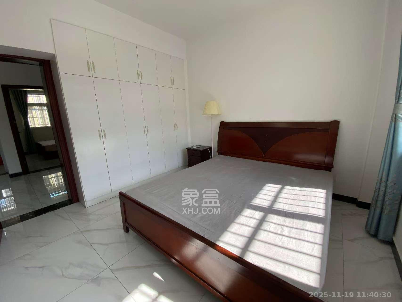 友兴家园  2室1厅1卫    1800.0元/月室内图