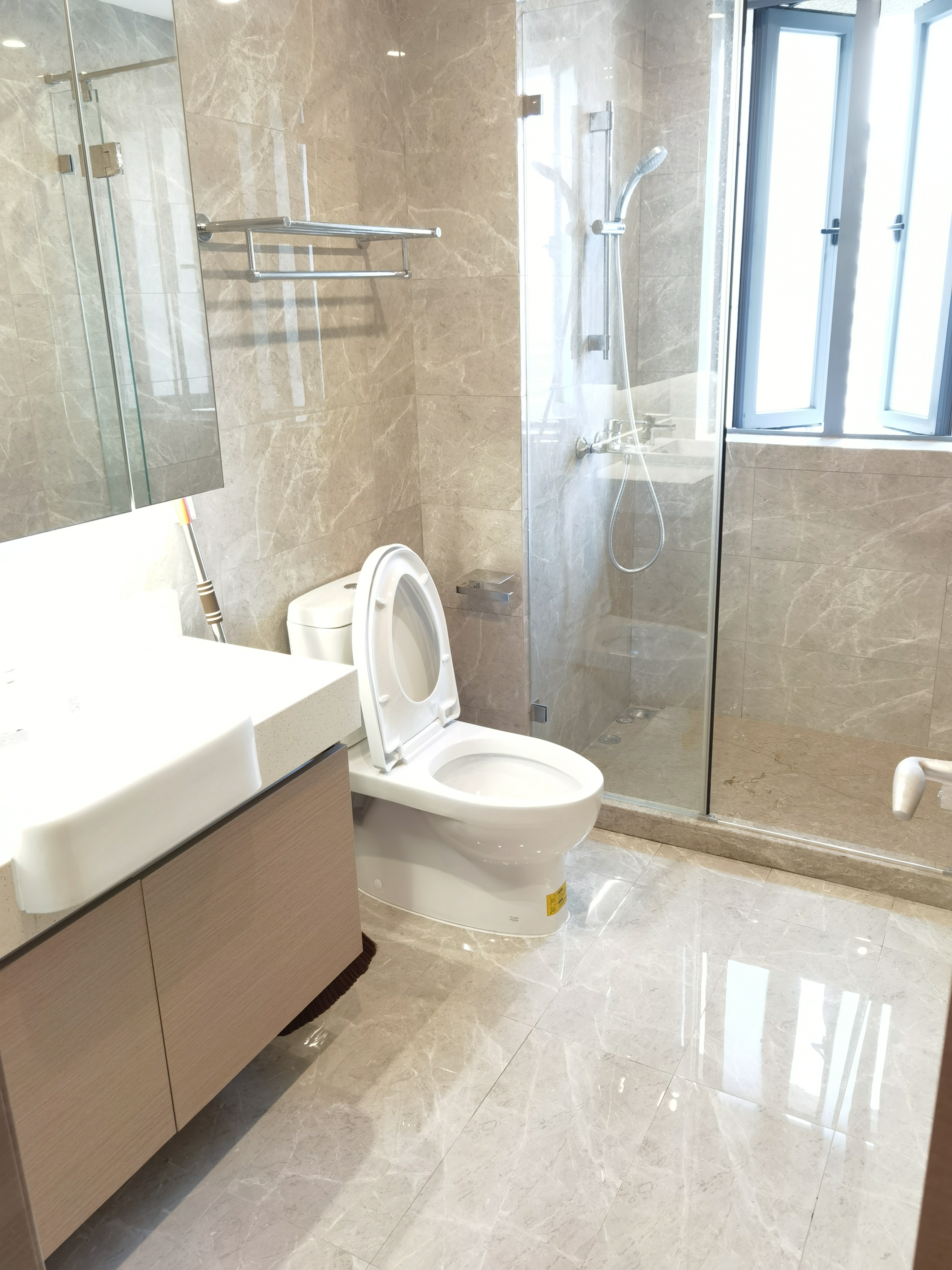 环球100宝龙城  3室2厅2卫    2000.0元/月室内图