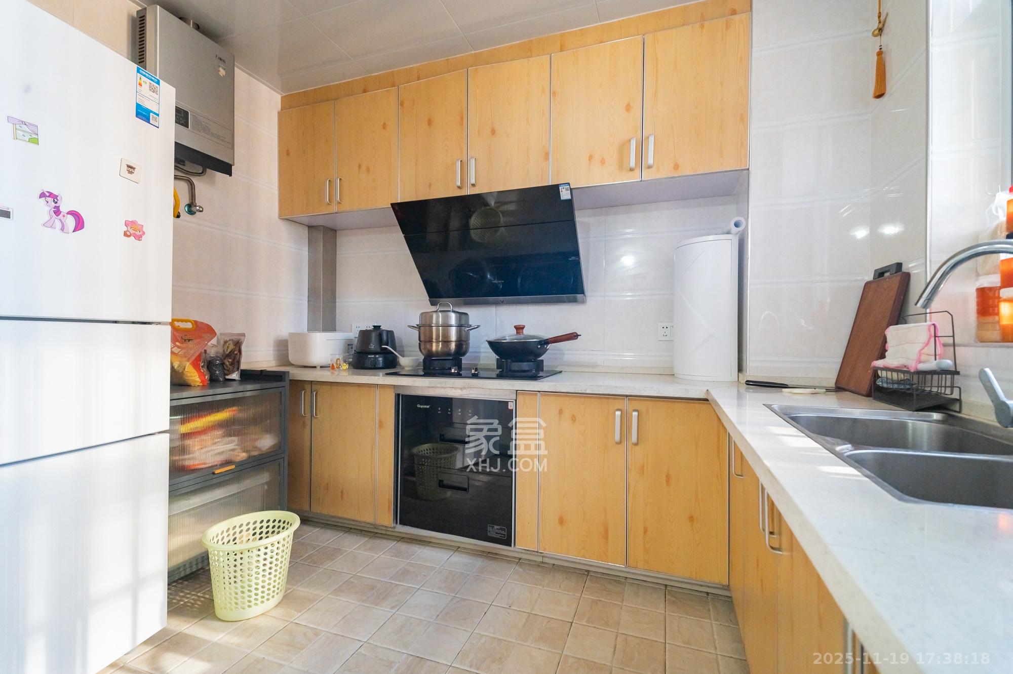 东方航标 1室0厅0卫 86.0万 东方航标 1室0厅0卫 86.0万厨房