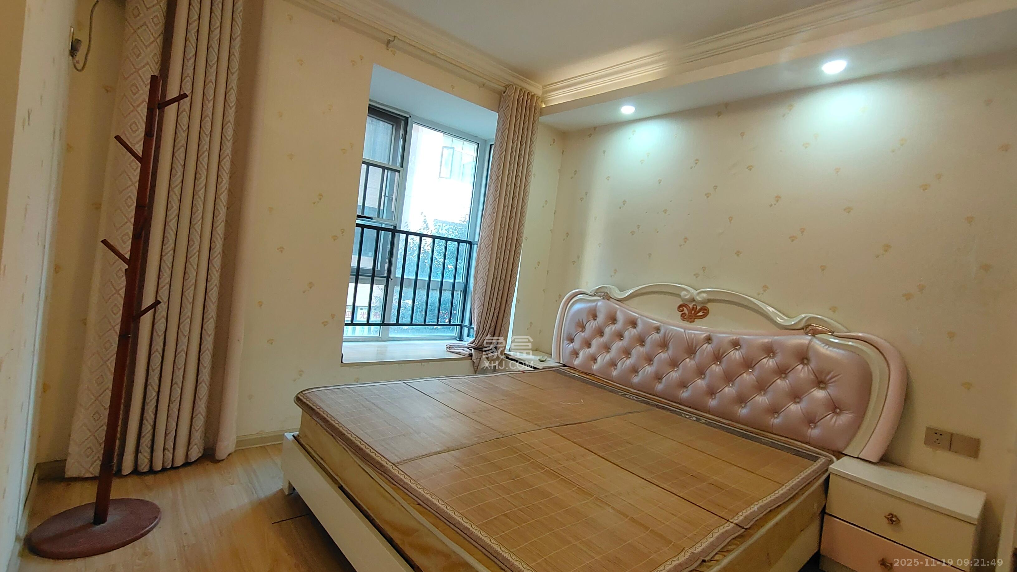 丽发新城  2室2厅1卫    1600.0元/月室内图