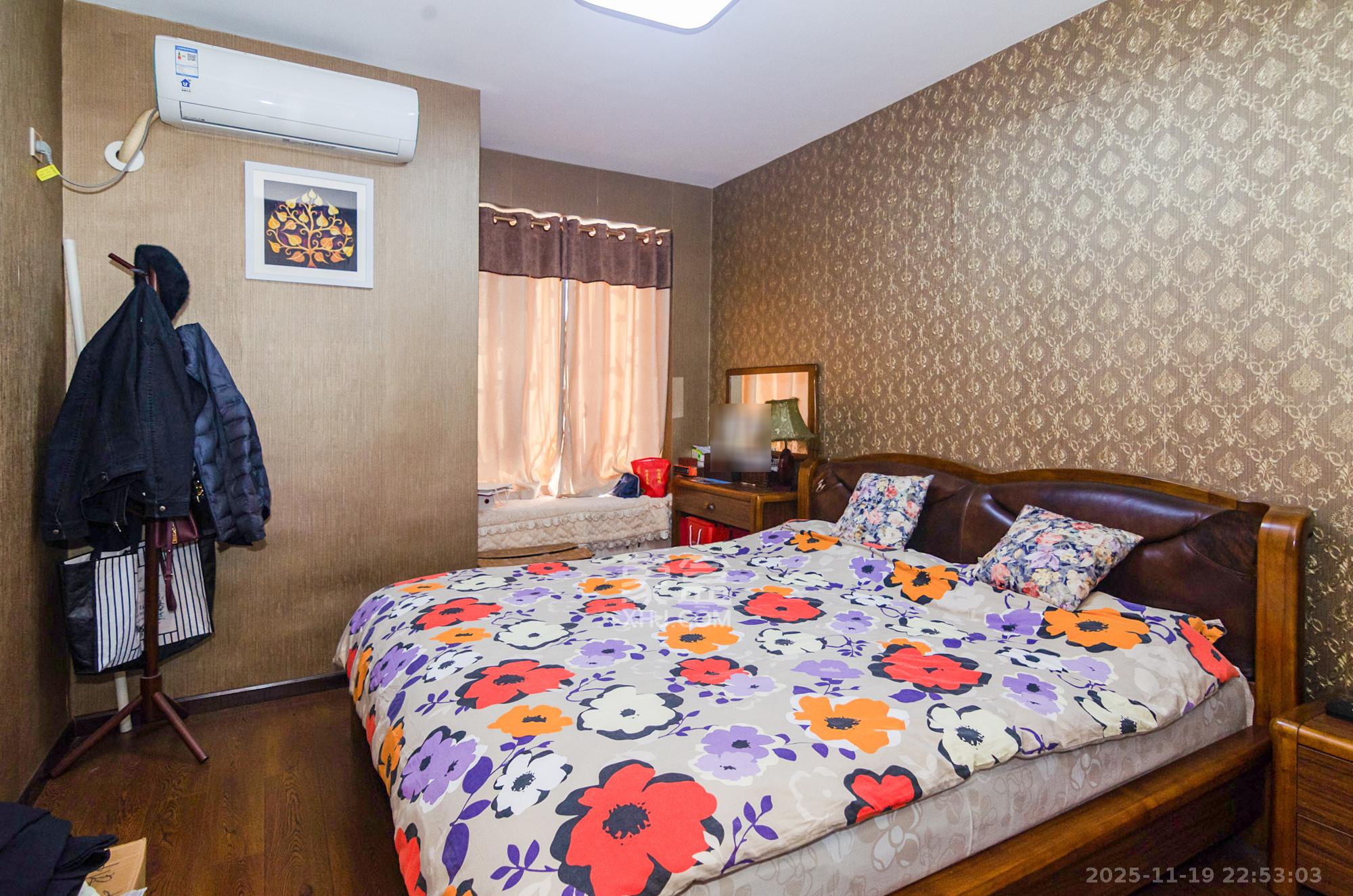 金地三千府(金地湖山樾、金地自在城) 3室2厅1卫 53.8万 金地三千府(金地湖山樾、金地自在城) 3室2厅1卫 53.8万卧室