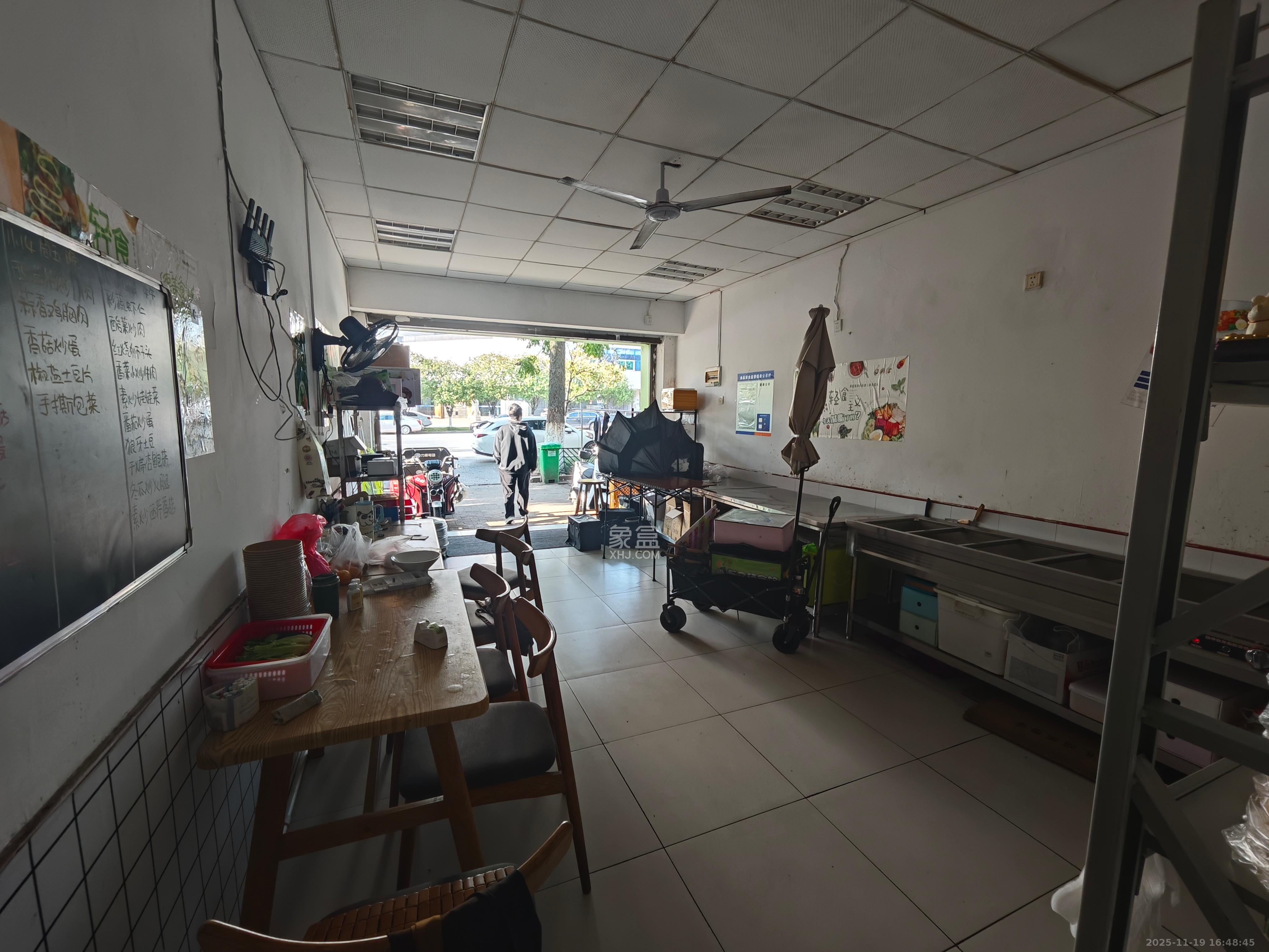 山水人家一二期   105.13㎡      2500.0元/月室内图