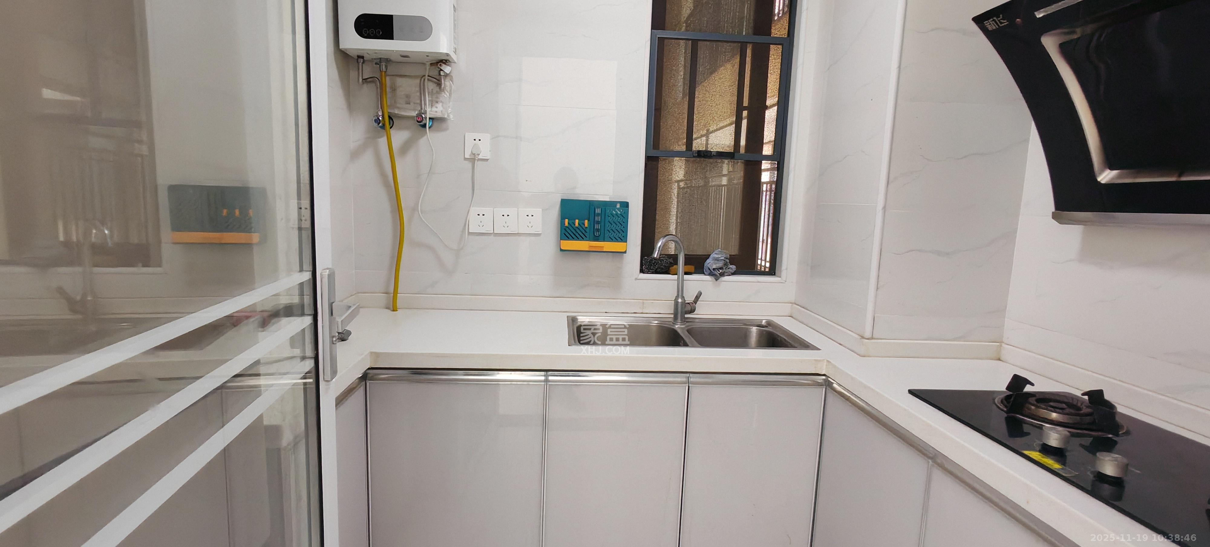 华远海蓝郡  3室2厅2卫    2300.0元/月室内图