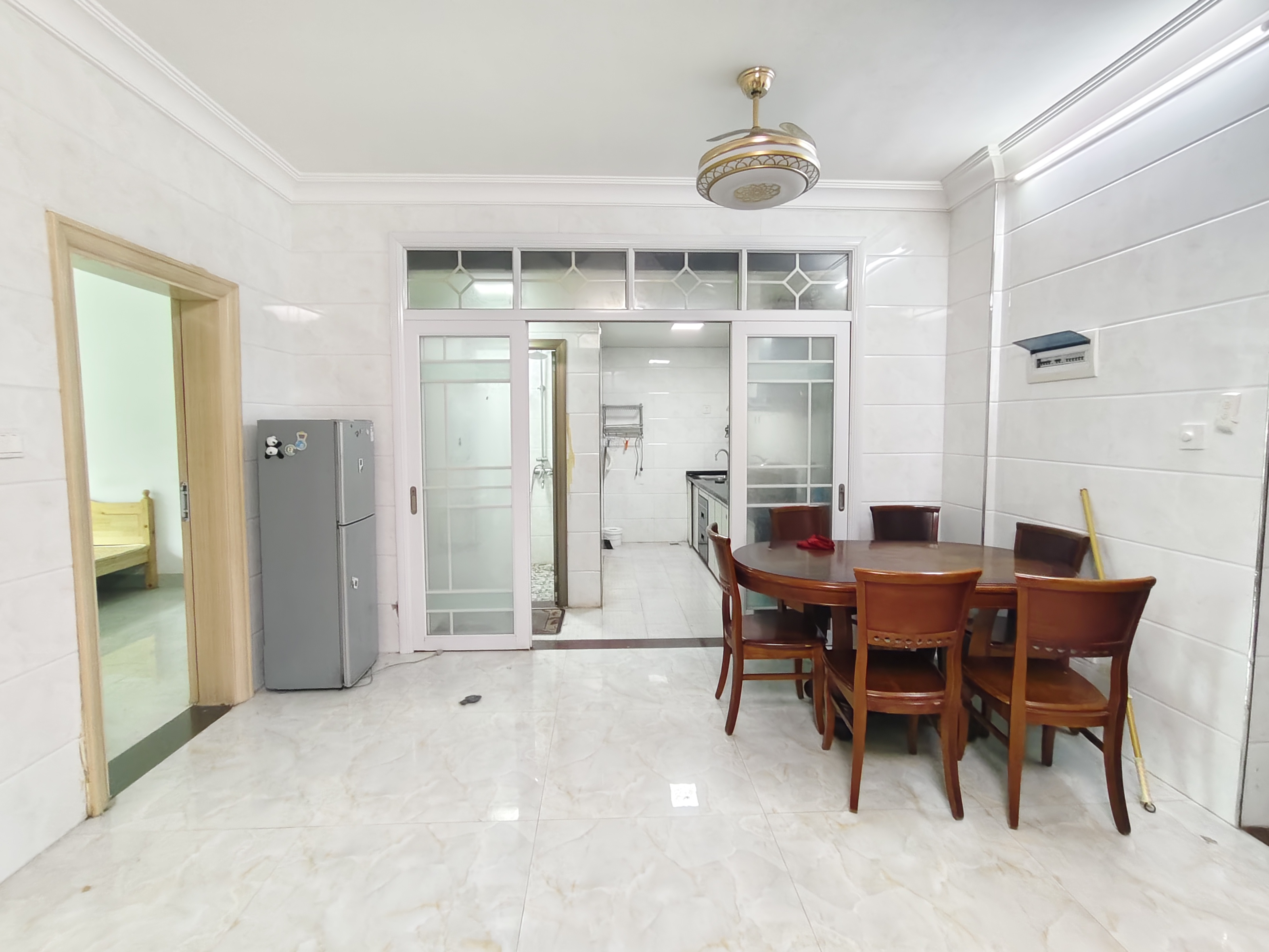 碧湖湾  2室1厅1卫    2200.0元/月室内图