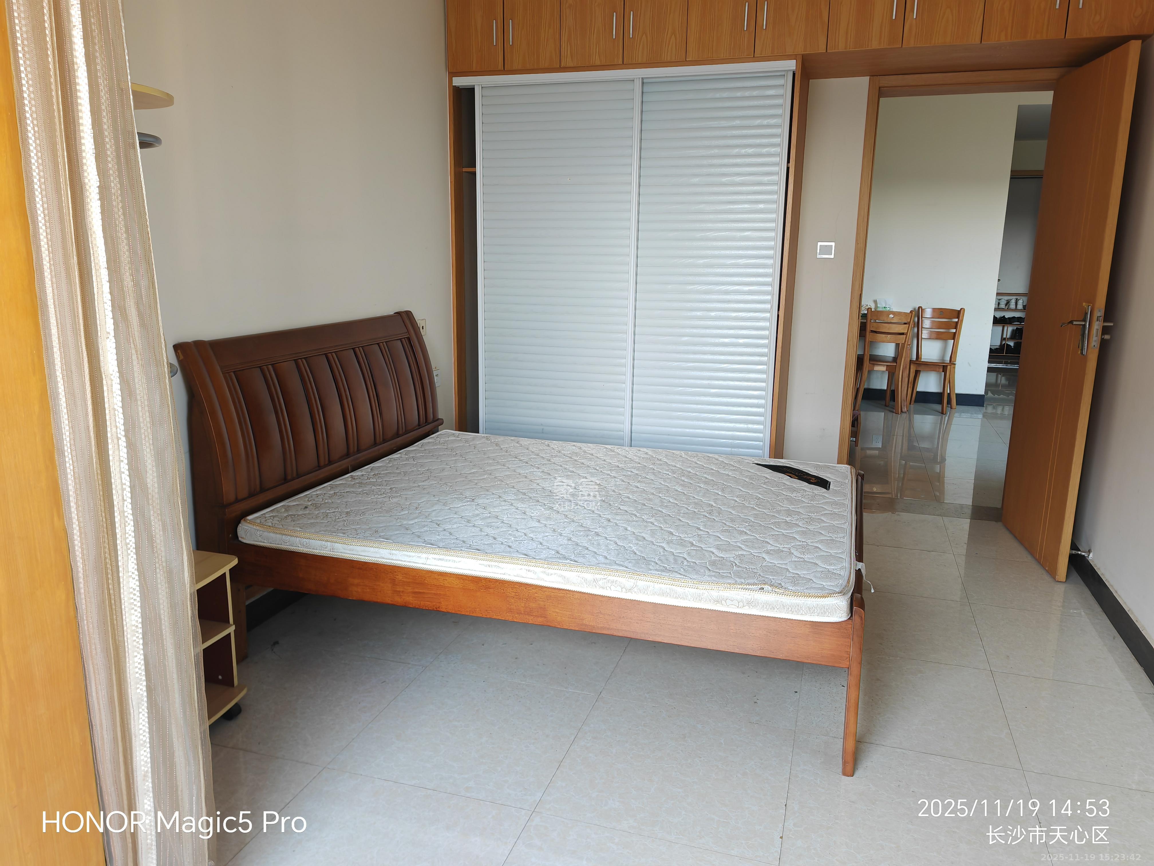 怡海星城  1室1厅1卫    1300.0元/月室内图