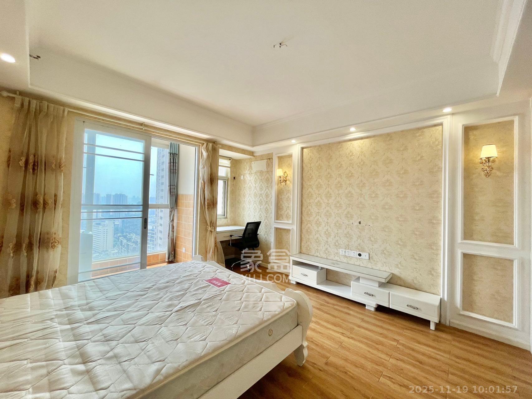 北辰三角洲E4区  1室1厅1卫    1800.0元/月室内图