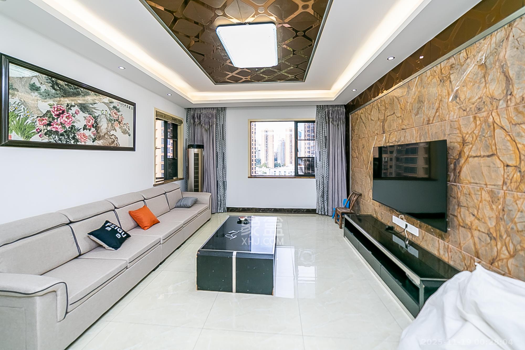 兴威帕克水岸 3室2厅1卫 105.0万 兴威帕克水岸 3室2厅1卫 105.0万客厅