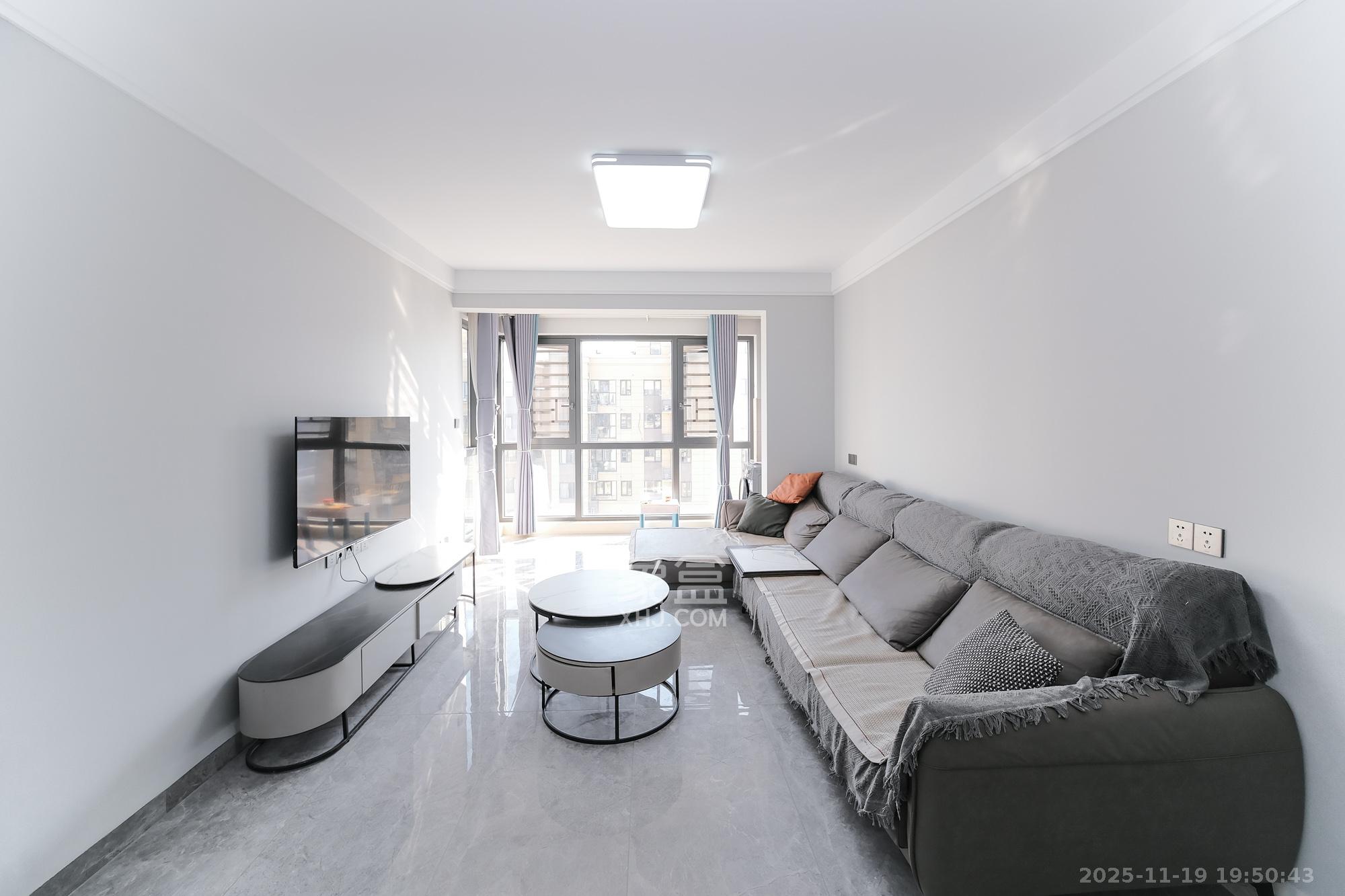 保利香槟国际 3室2厅2卫 84.8万 保利香槟国际 3室2厅2卫 84.8万客厅