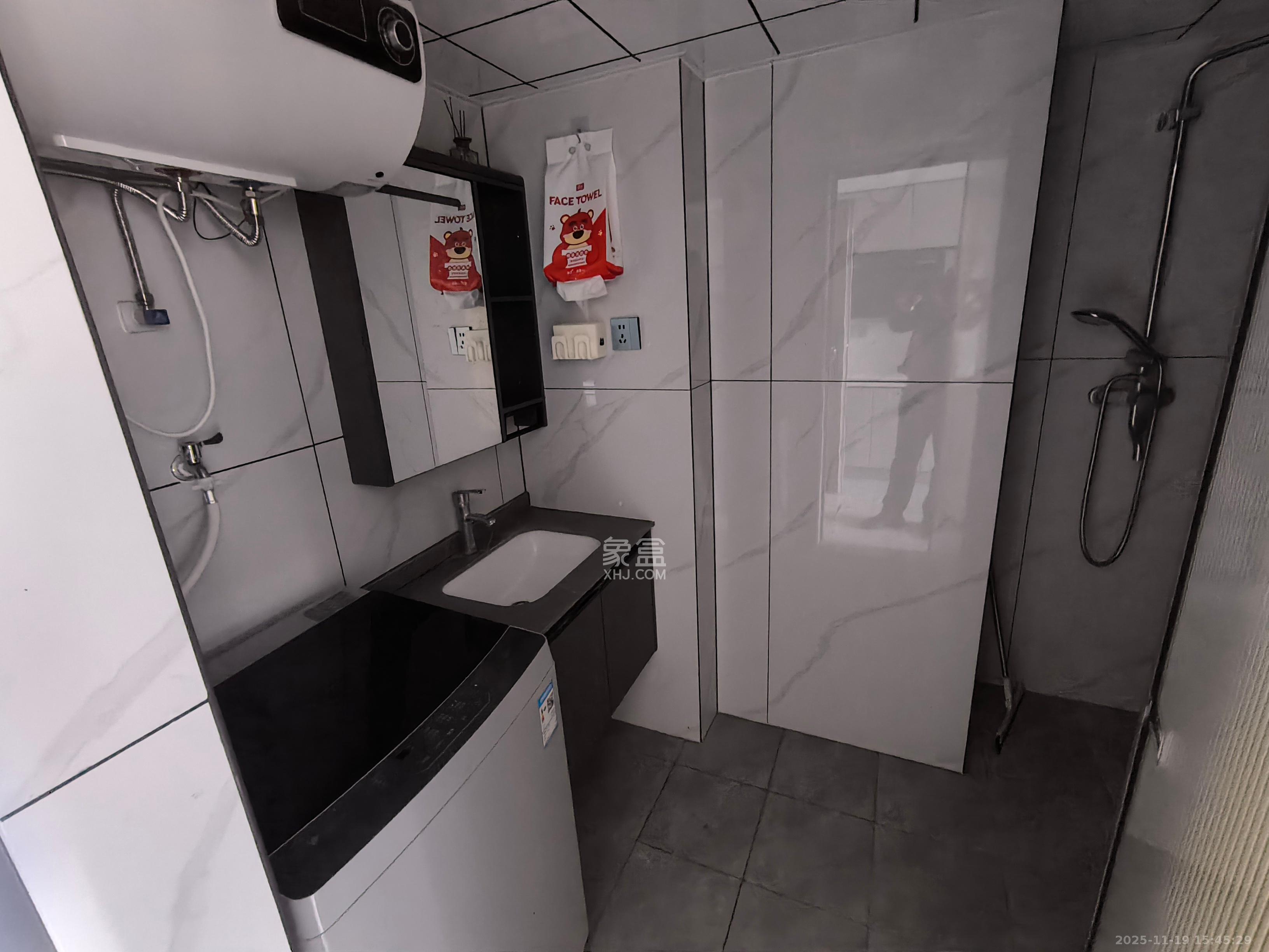 荣盛花语书苑 1室1厅1卫 2200.0元/月 荣盛花语书苑 1室1厅1卫 2200.0元/月室内图