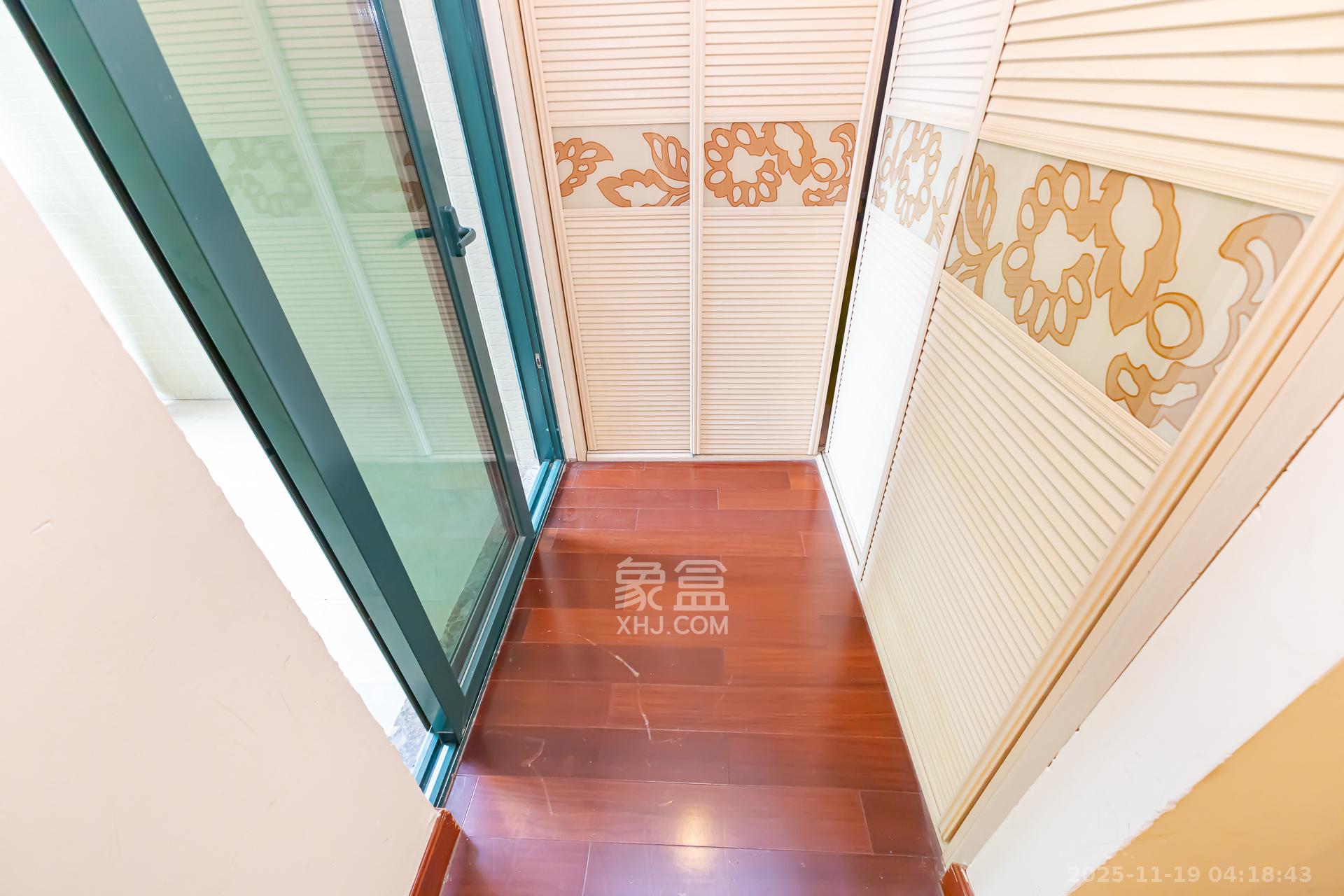 恒大名都  4室2厅2卫    75.0万卧室