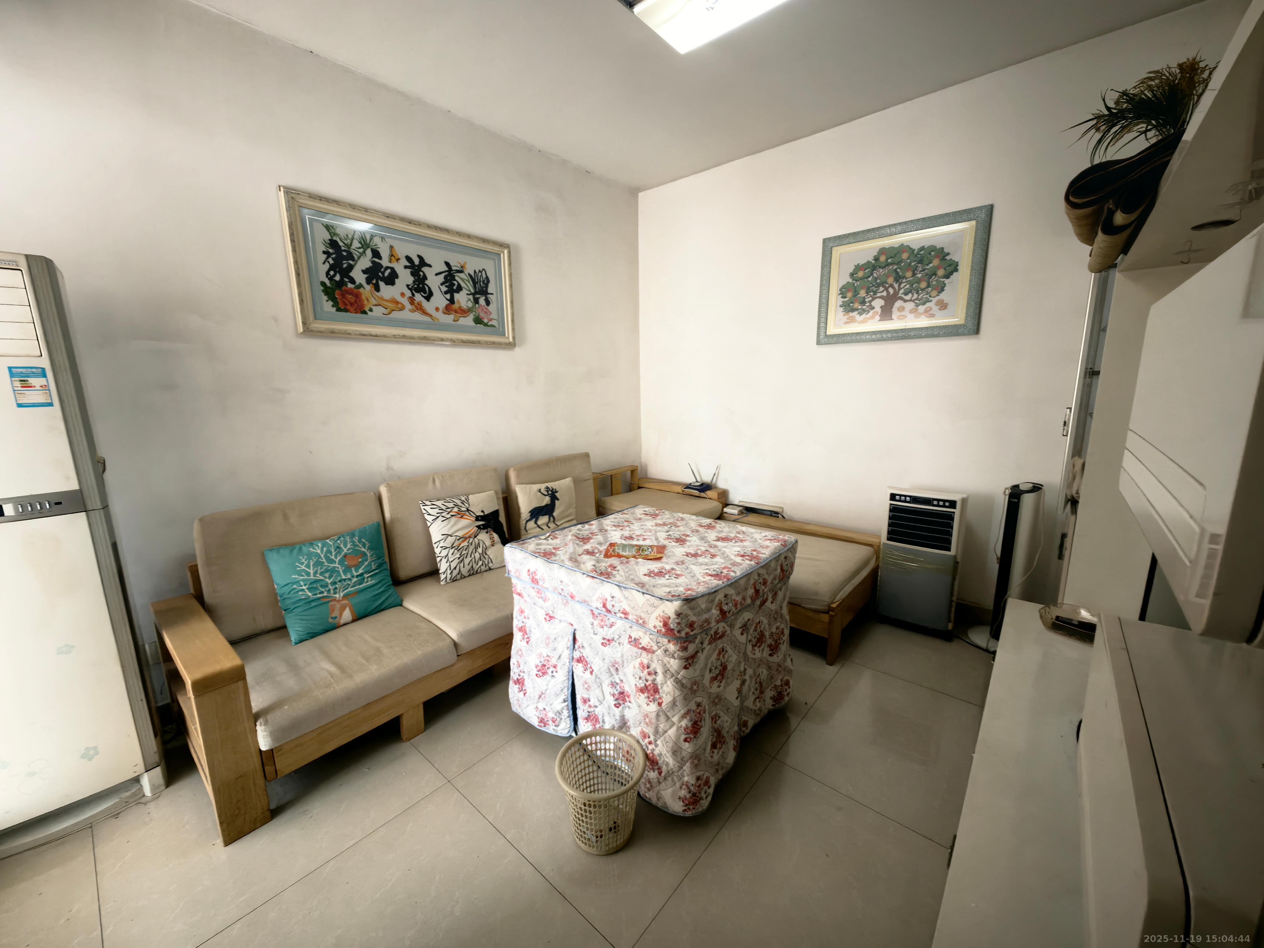 三一街区 3室2厅1卫 1800.0元/月 三一街区 3室2厅1卫 1800.0元/月室内图