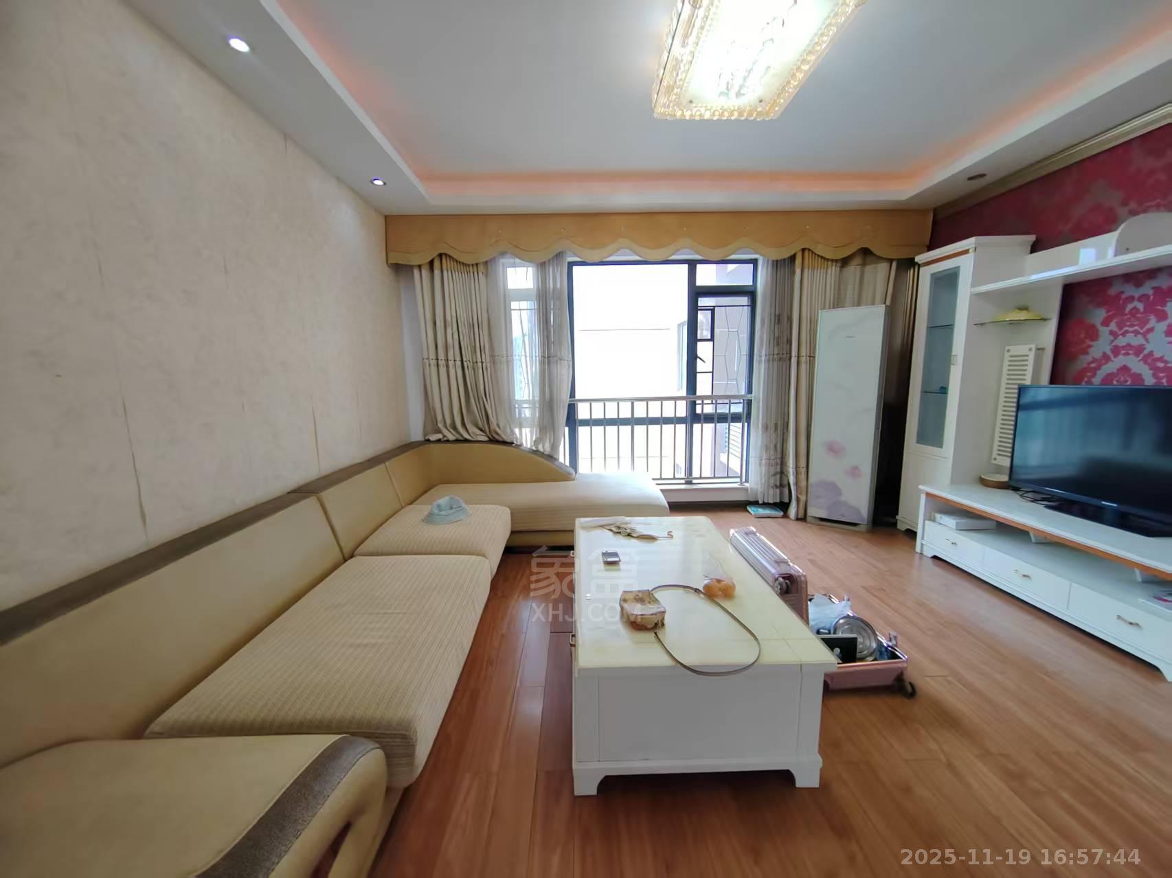 流金岁月-华晨国际  4室2厅2卫    2300.0元/月