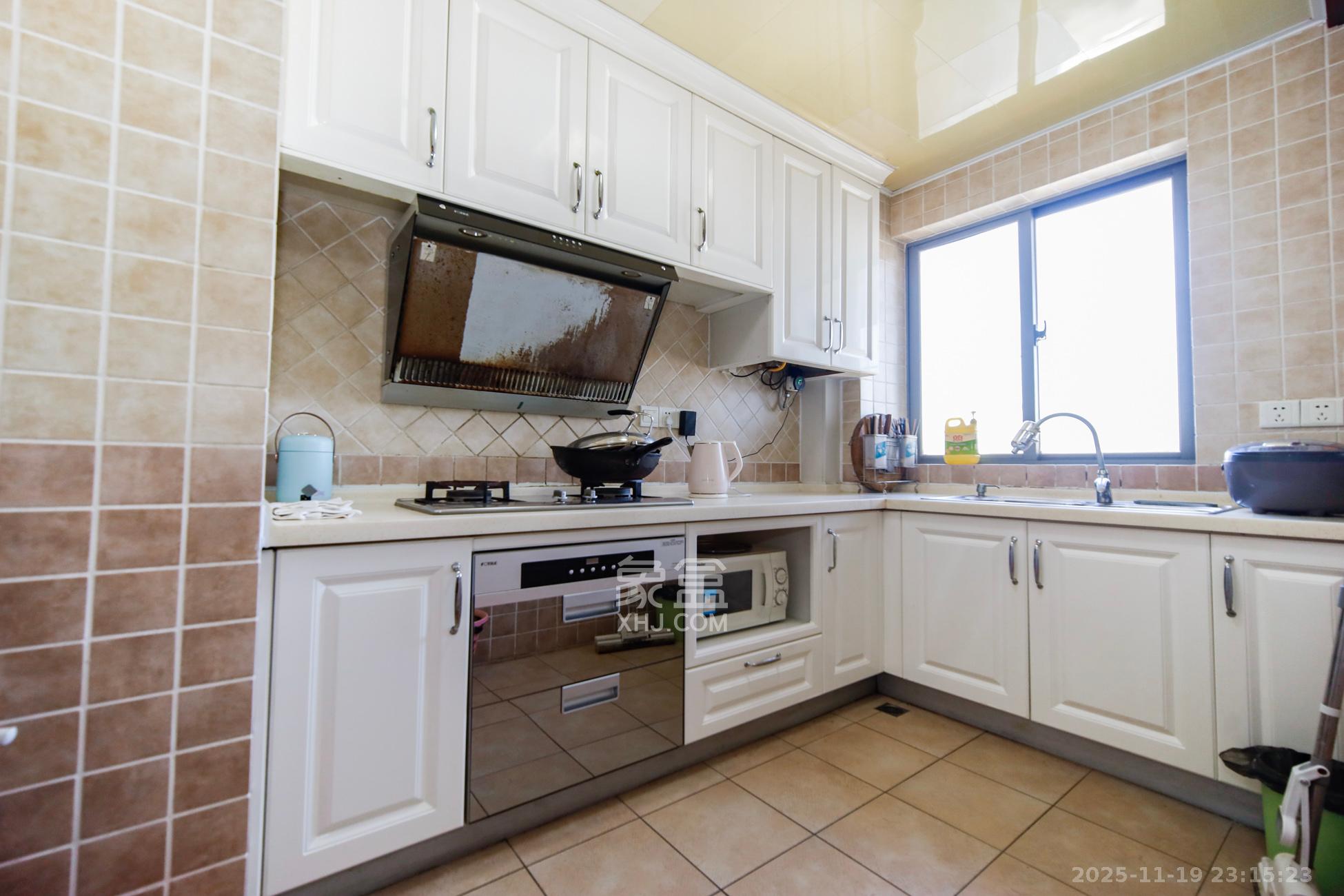 上海城小区  3室2厅2卫    108.0万厨房