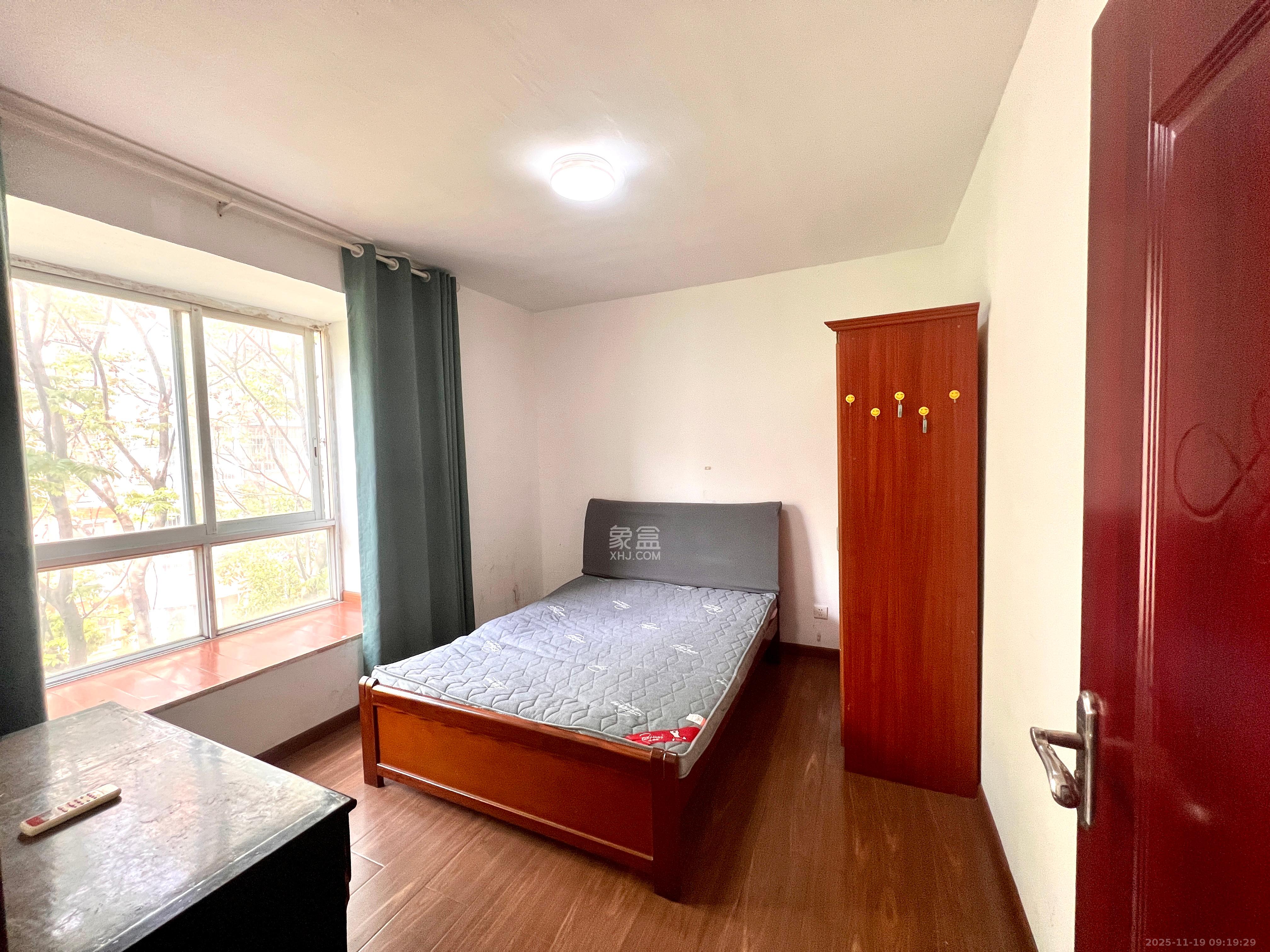 山水庭院  3室2厅1卫    2000.0元/月室内图