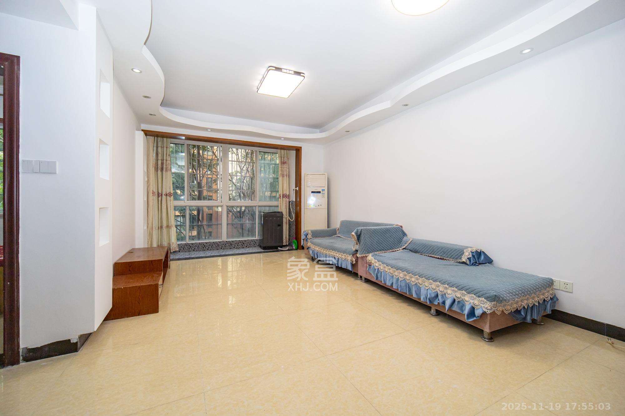 楚天世纪城东苑 1室2厅1卫 49.8万 楚天世纪城东苑 1室2厅1卫 49.8万客厅