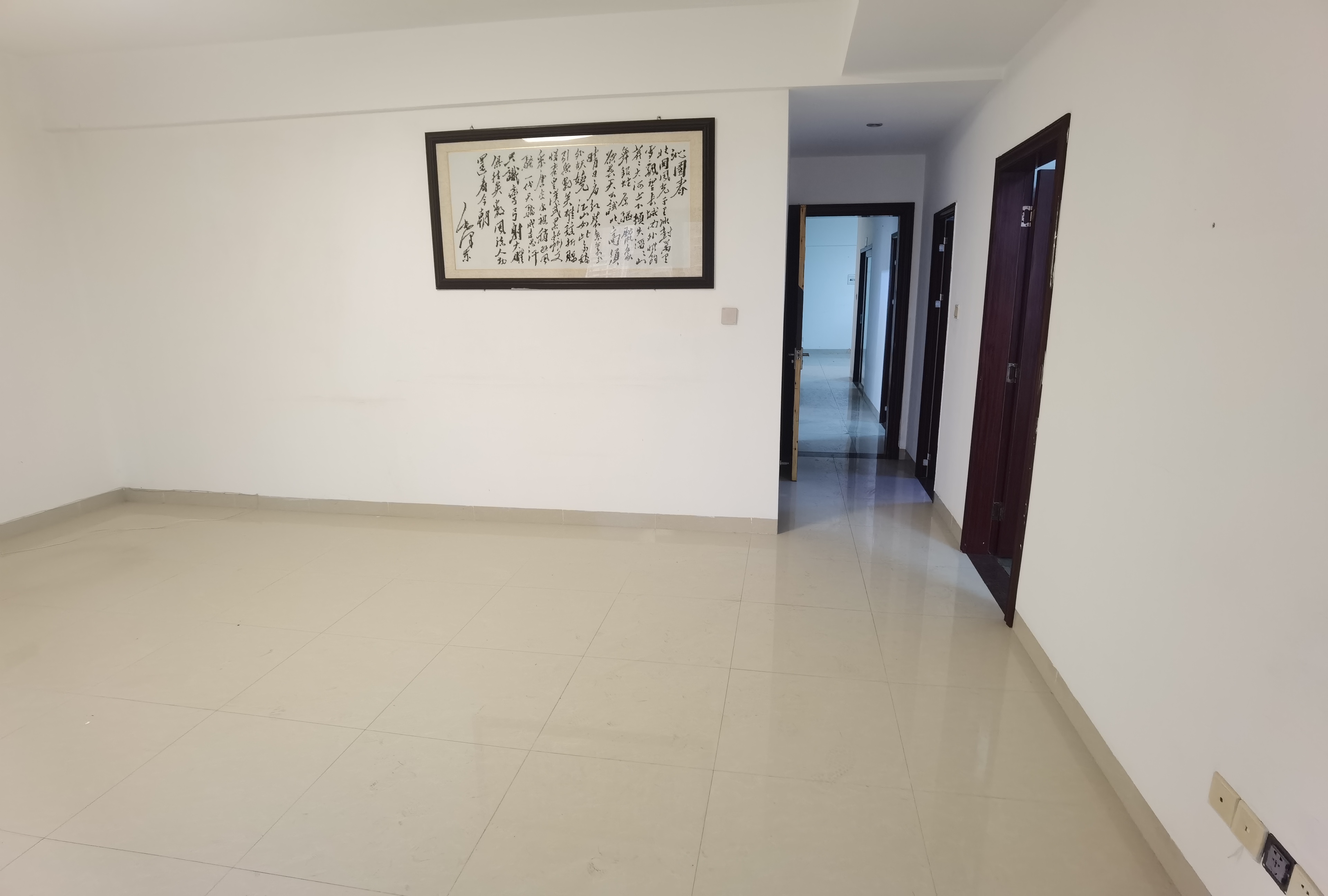 兴力国际大厦 4室1厅1卫 110.0万 兴力国际大厦 4室1厅1卫 110.0万客厅