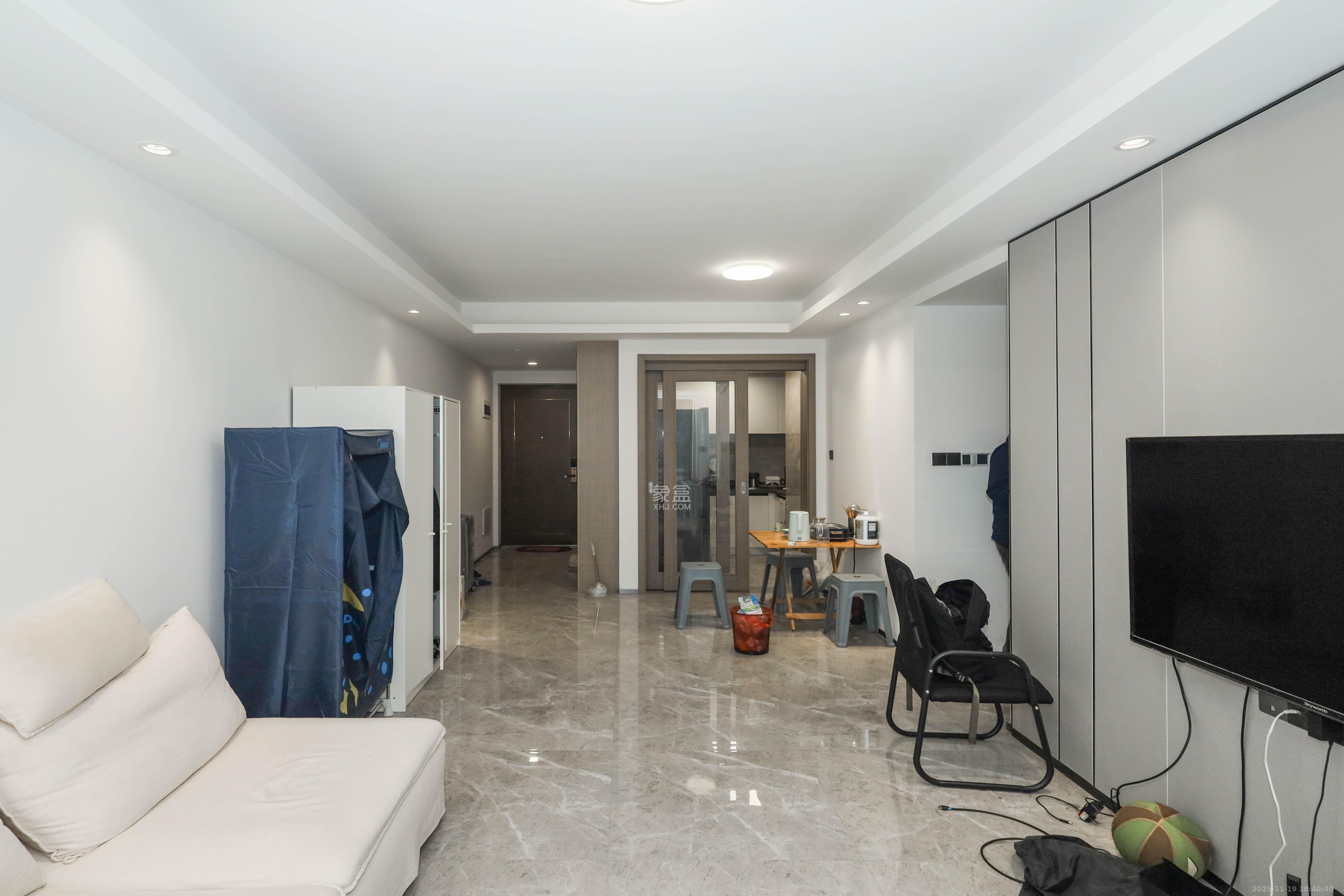 旭辉铂宸府  3室2厅2卫    95.0万客厅