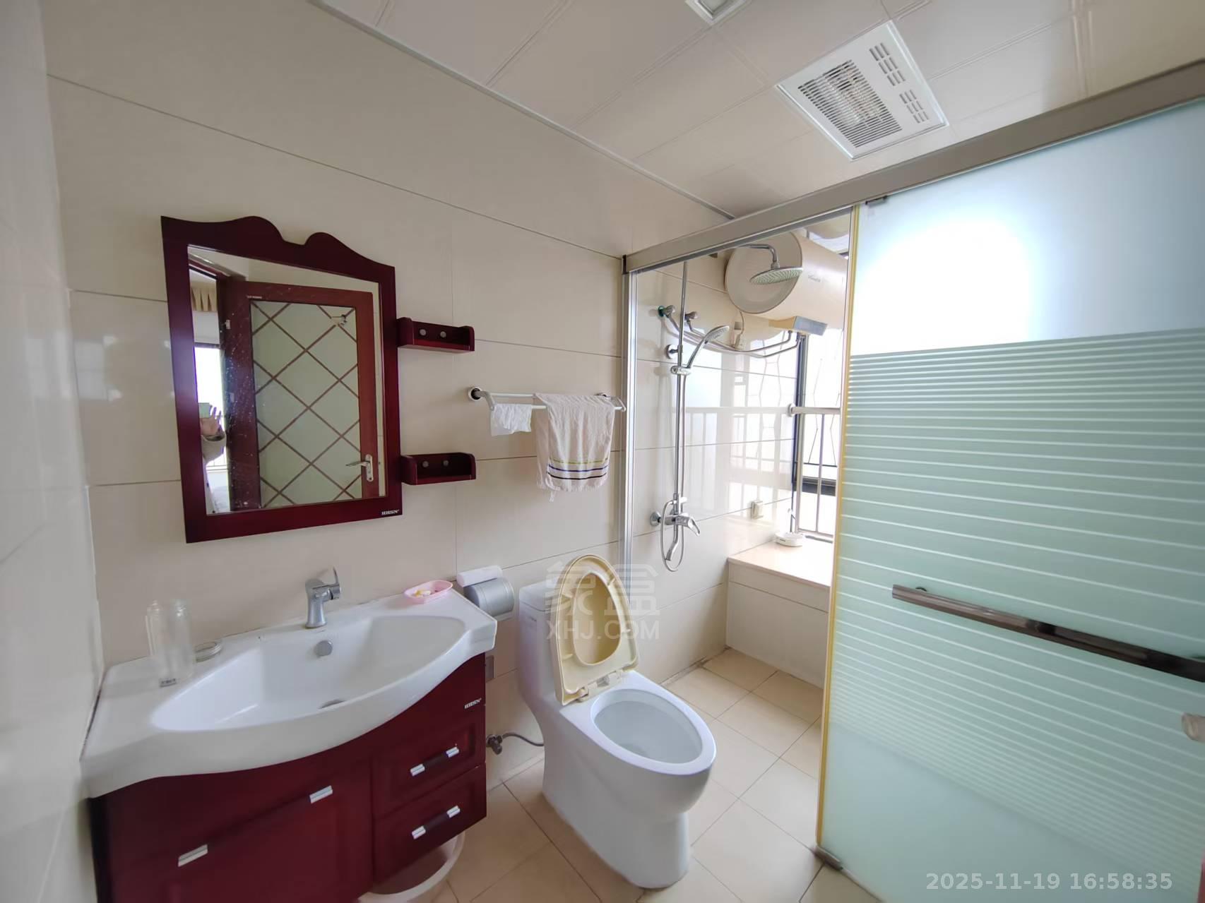 流金岁月-华晨国际  4室2厅2卫    2300.0元/月室内图