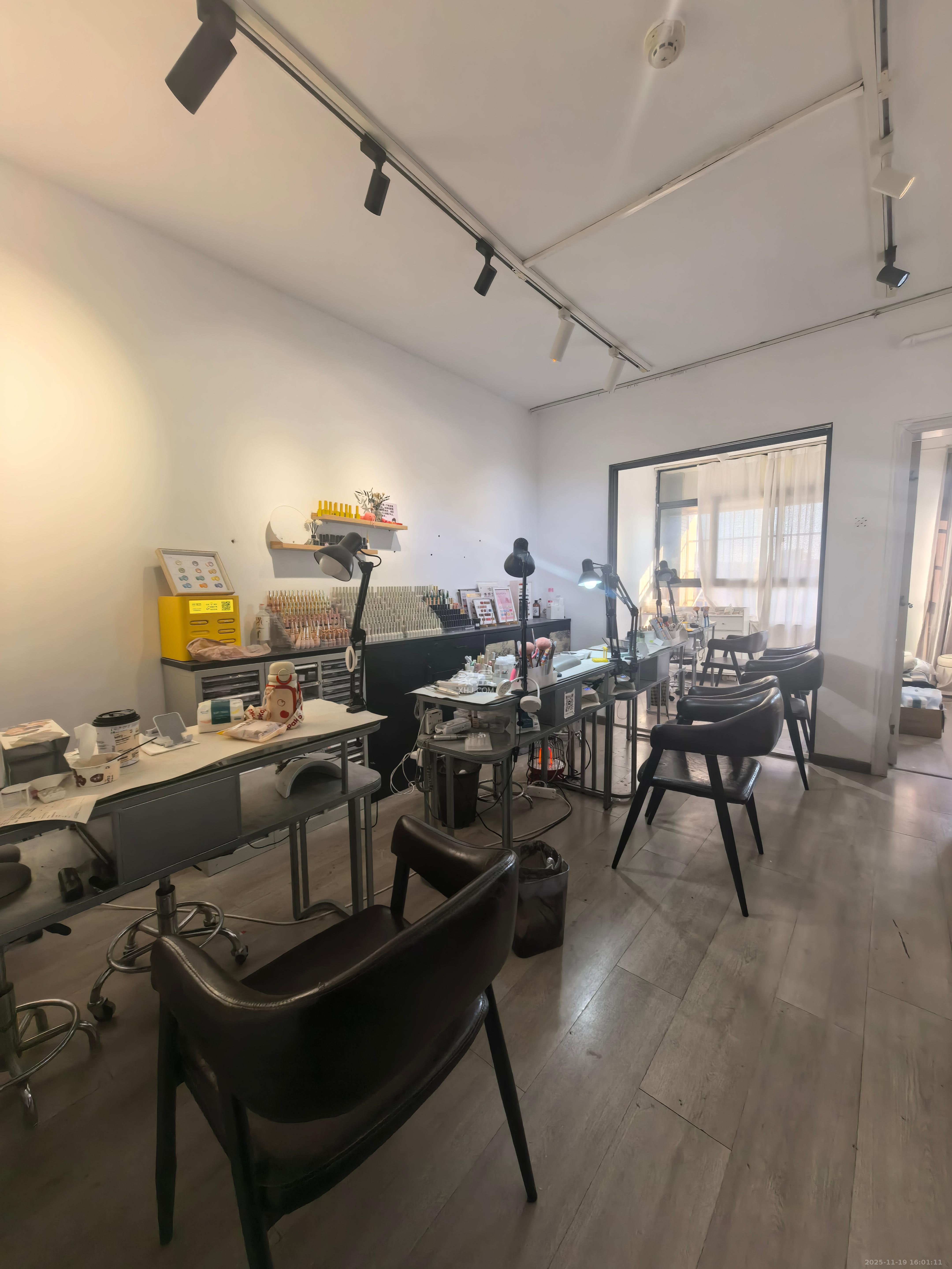 华润五彩城  2室2厅1卫    1800.0元/月室内图