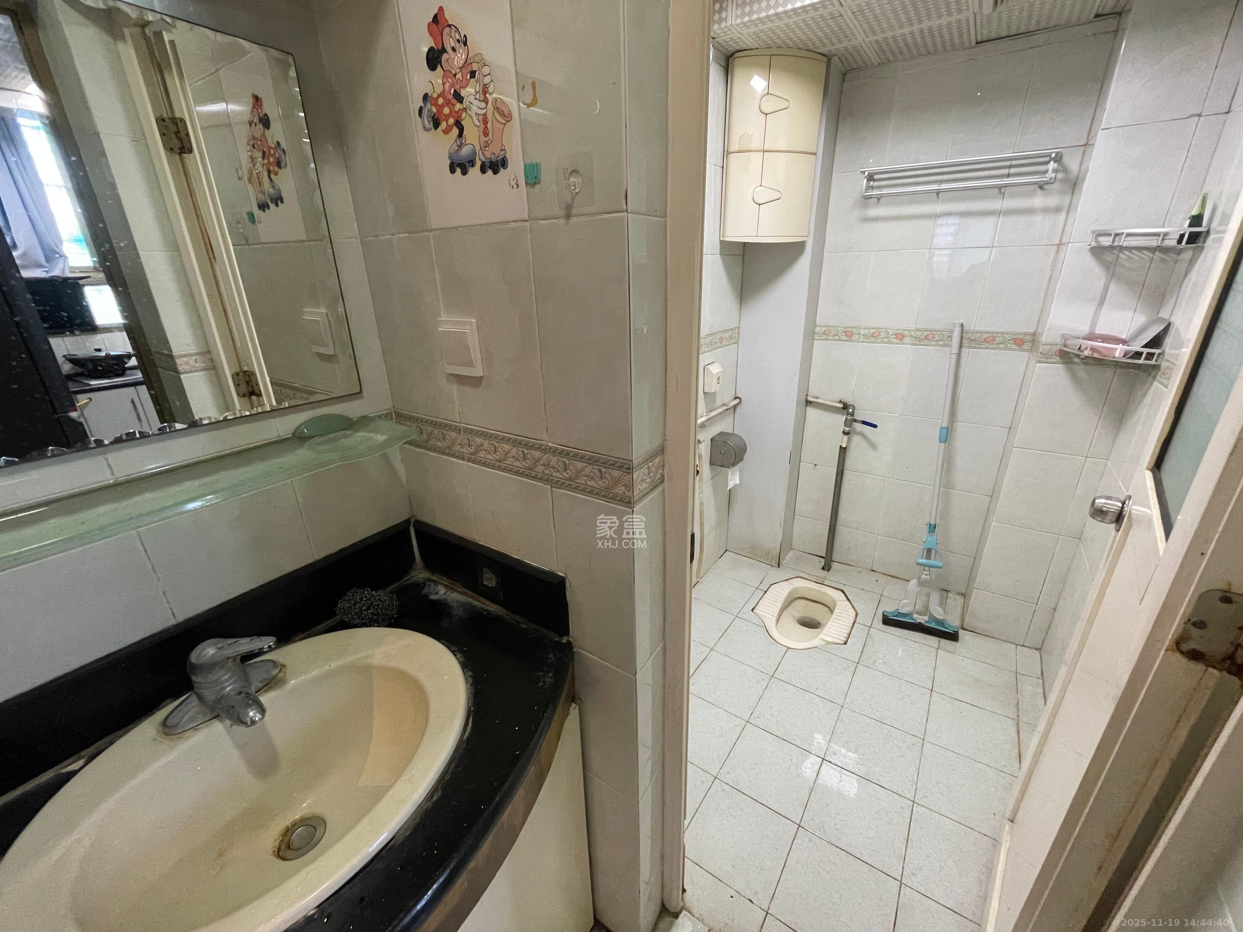 省工行家属楼 2室1厅2卫 2800.0元/月 省工行家属楼 2室1厅2卫 2800.0元/月室内图