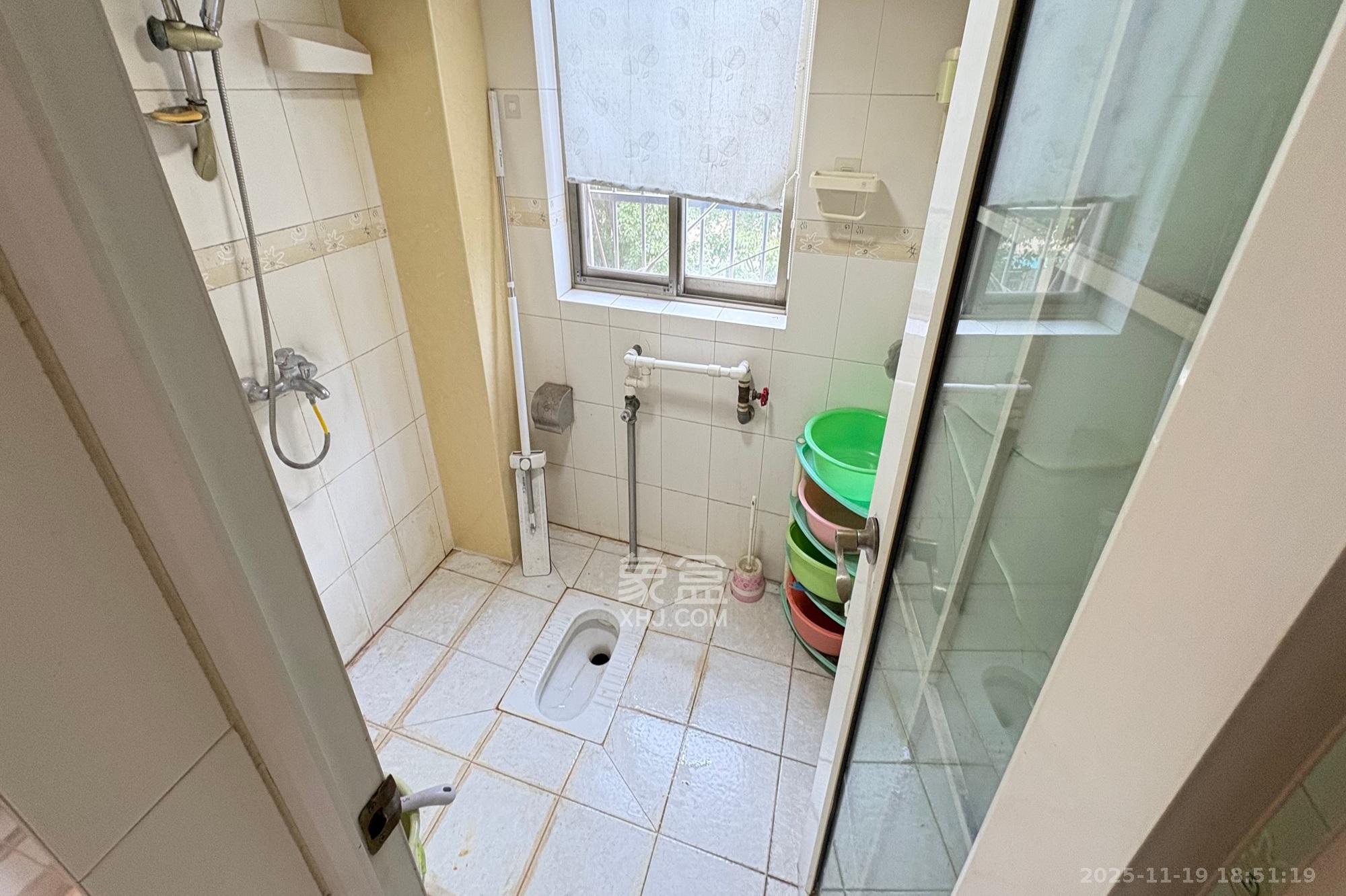 东南明苑  3室2厅2卫    85.0万卫生间