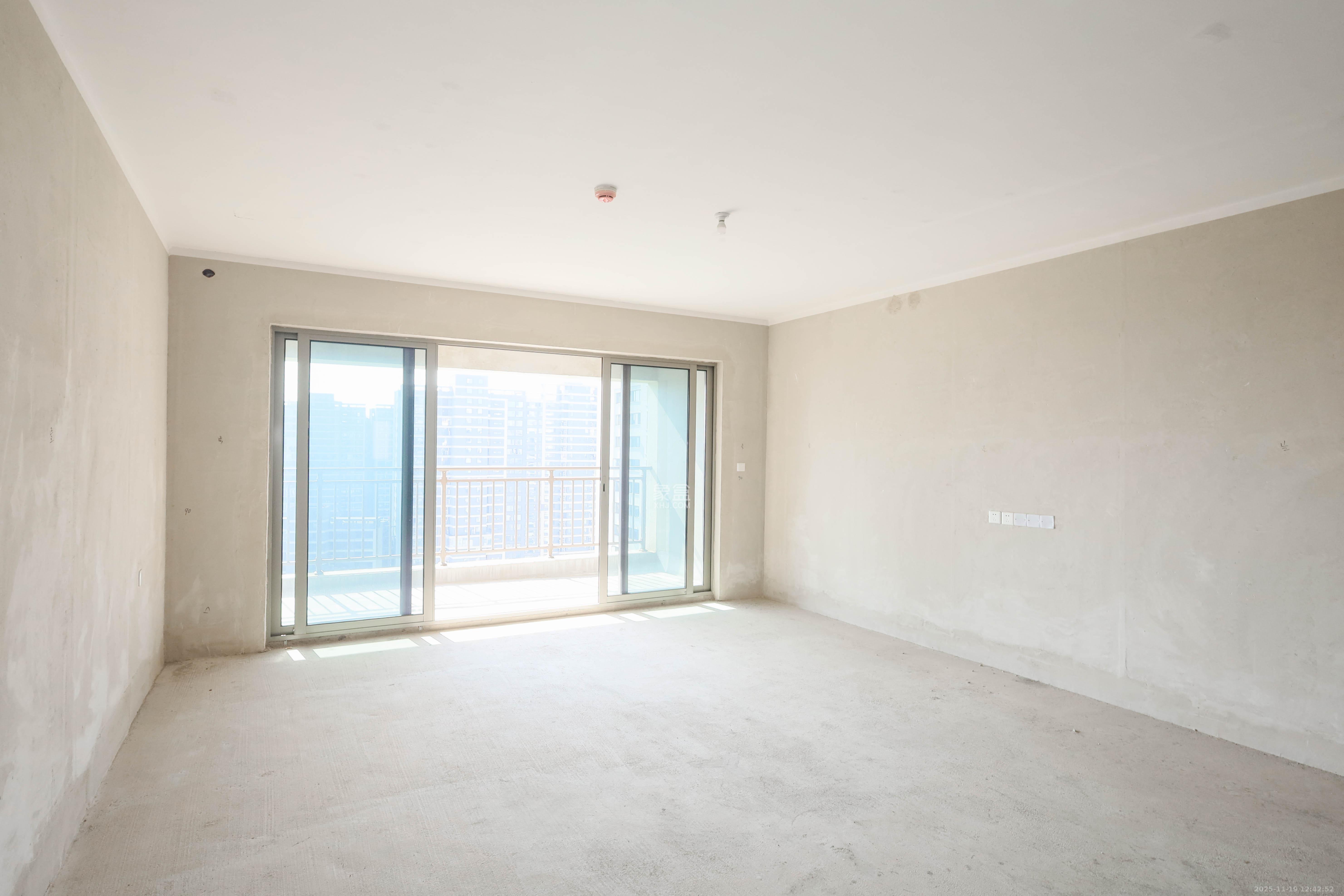 梅溪华府（新城金茂梦想华府）  4室2厅3卫    239.8万客厅