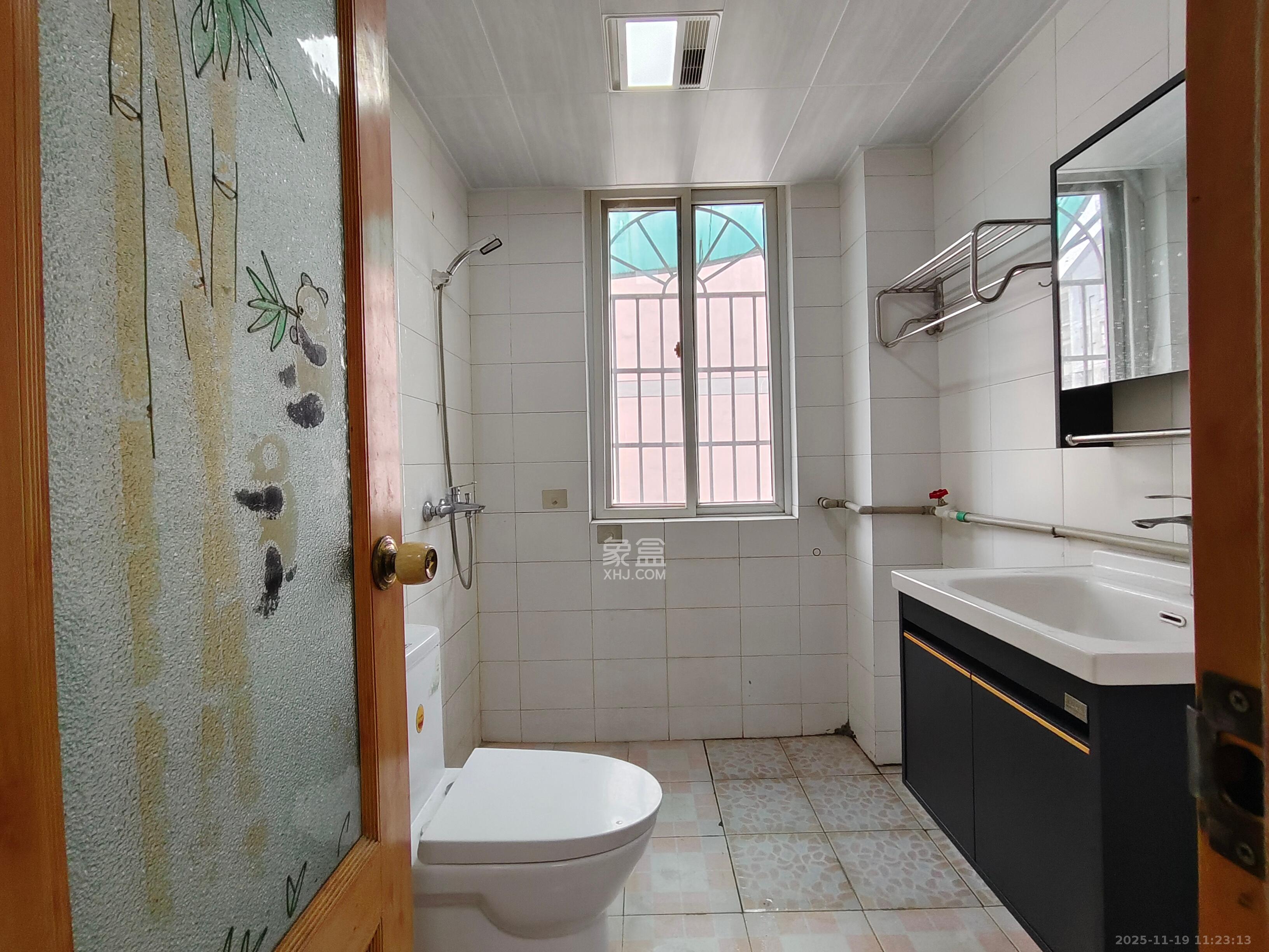 新桥小区 3室2厅2卫 2000.0元/月 新桥小区 3室2厅2卫 2000.0元/月室内图