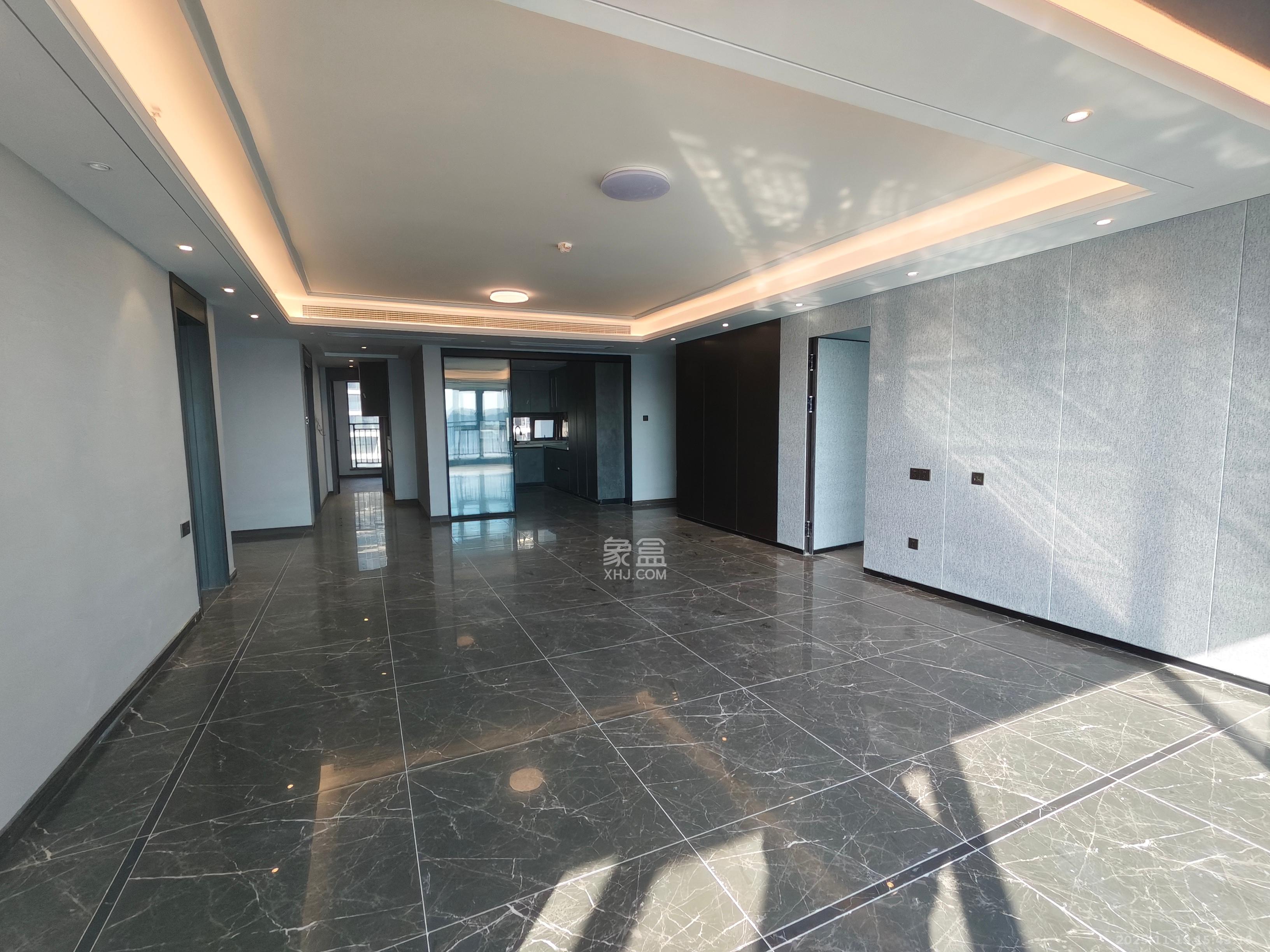 绿地麓云国际一期 6室2厅3卫 7500.0元/月 绿地麓云国际一期 6室2厅3卫 7500.0元/月室内图