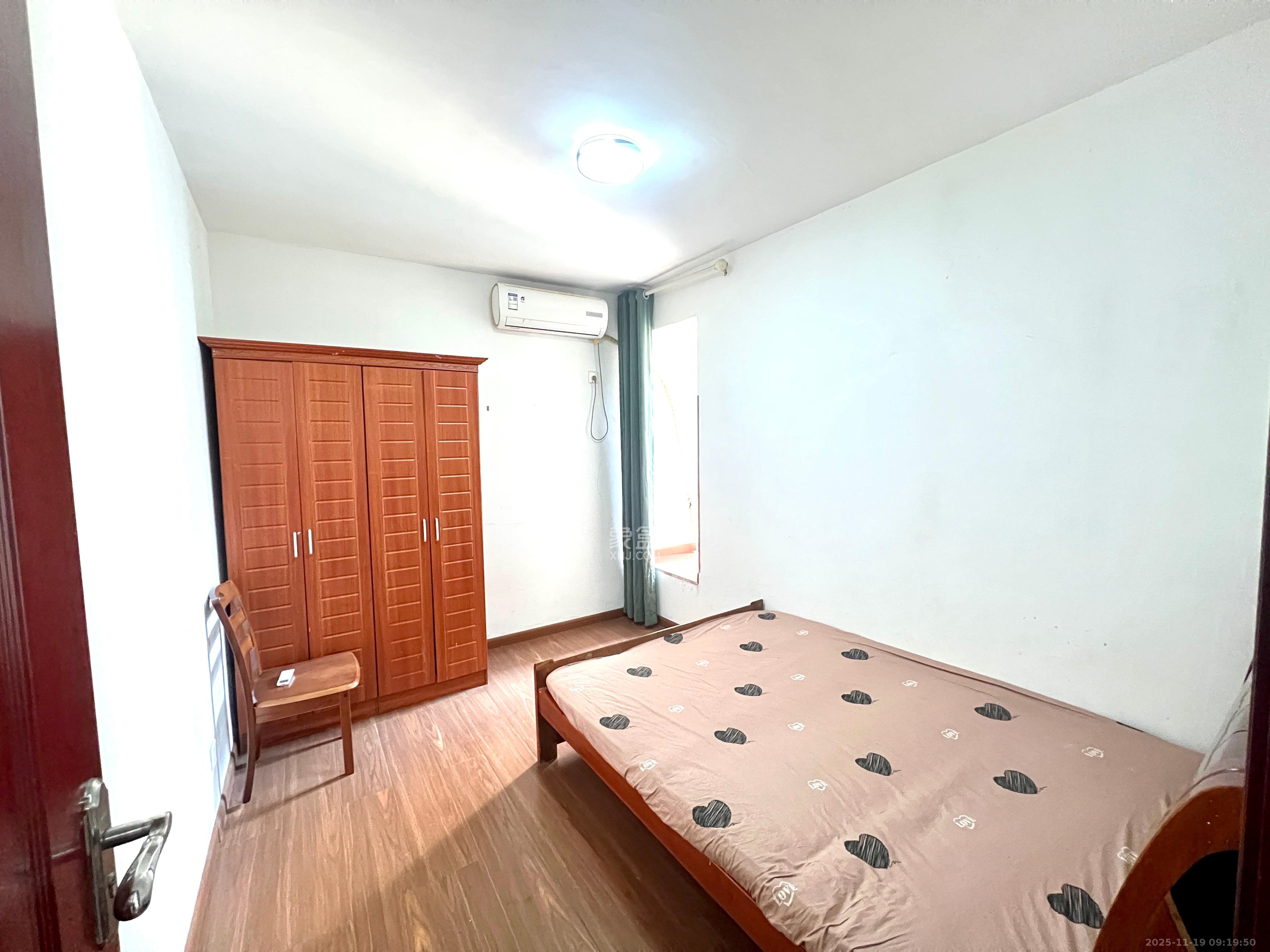 山水庭院  3室2厅1卫    2000.0元/月室内图