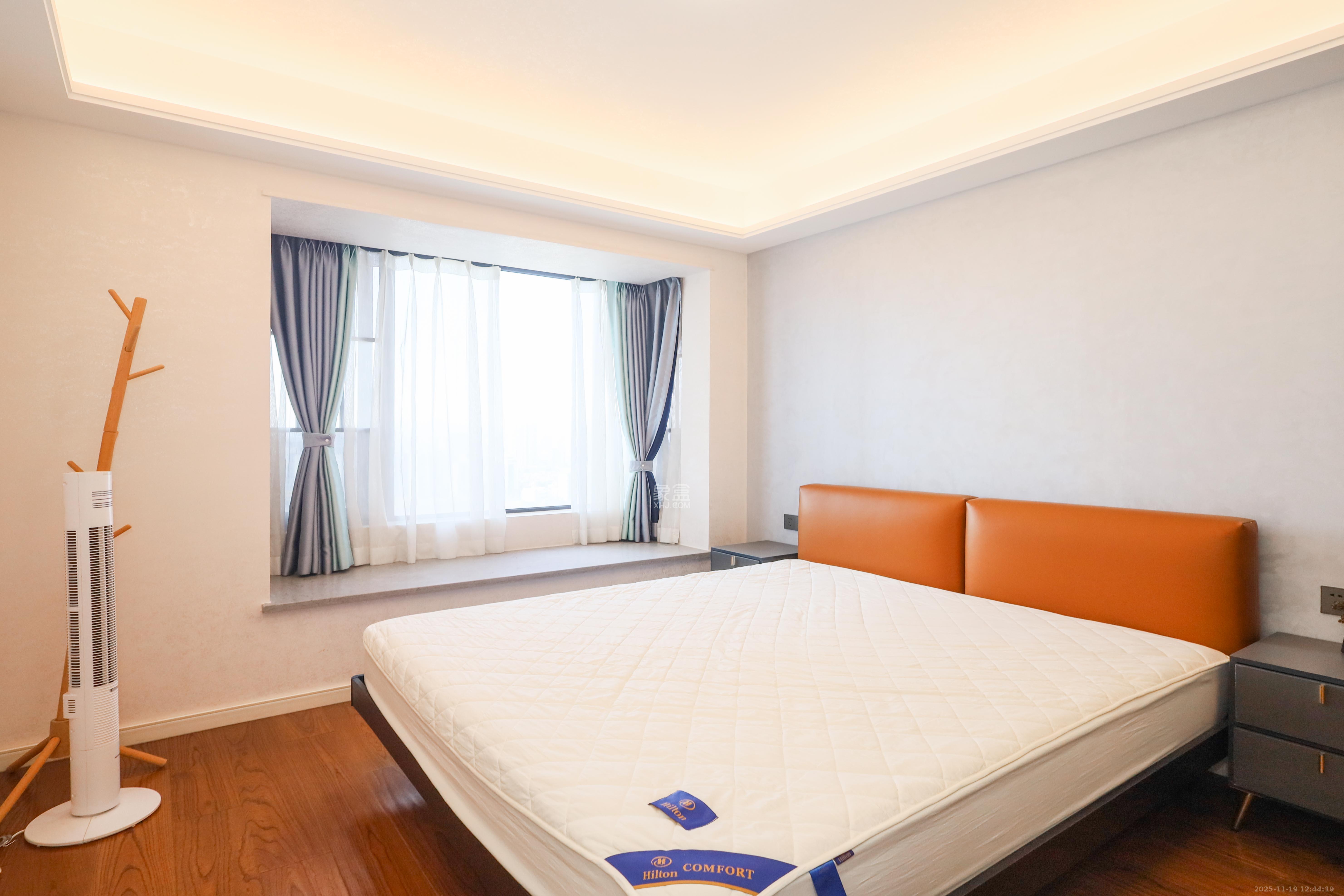 万科金色梦想B区  3室2厅2卫    145.0万卧室