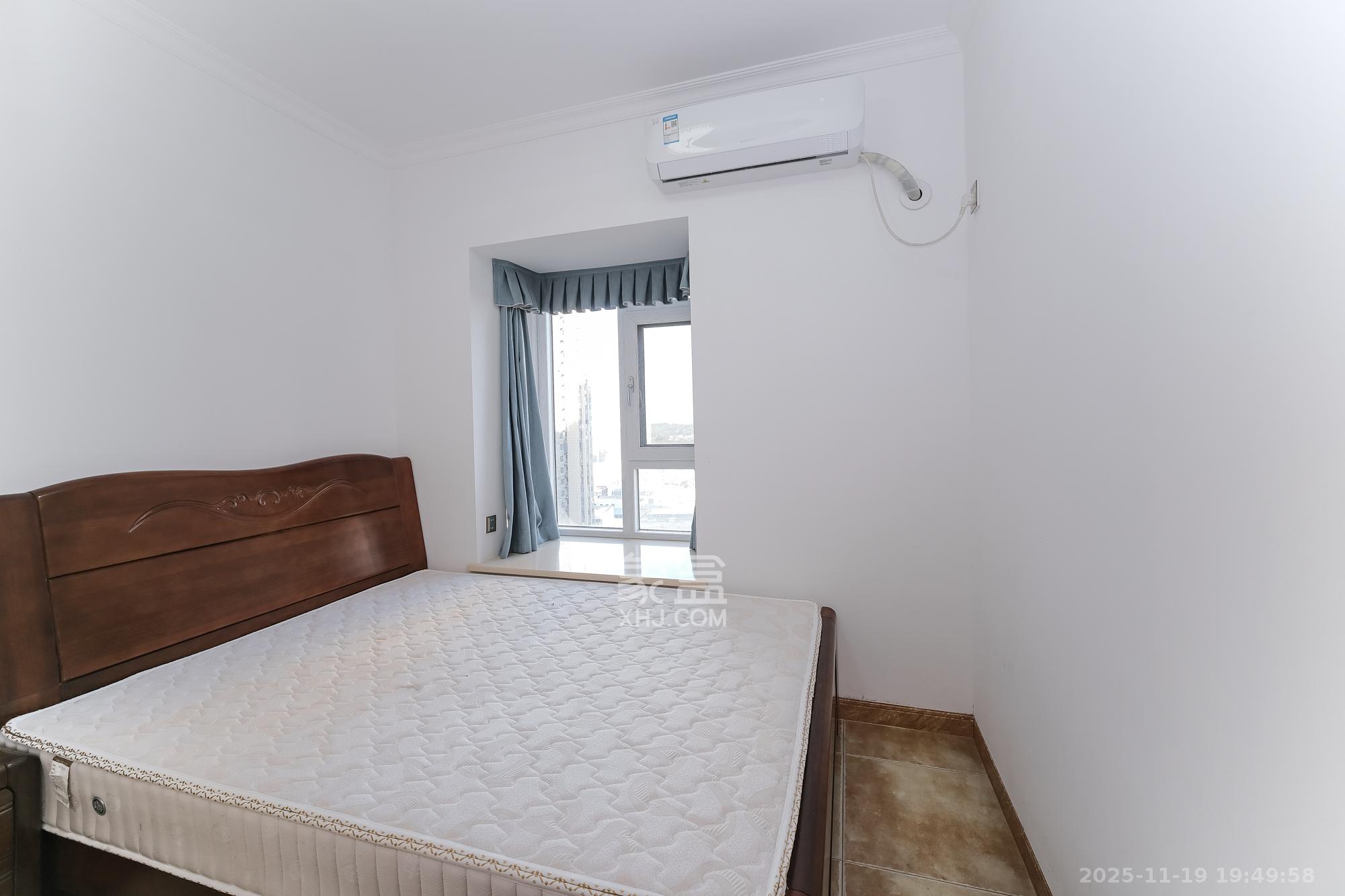 荣盛花语城  3室2厅1卫    100.0万卧室