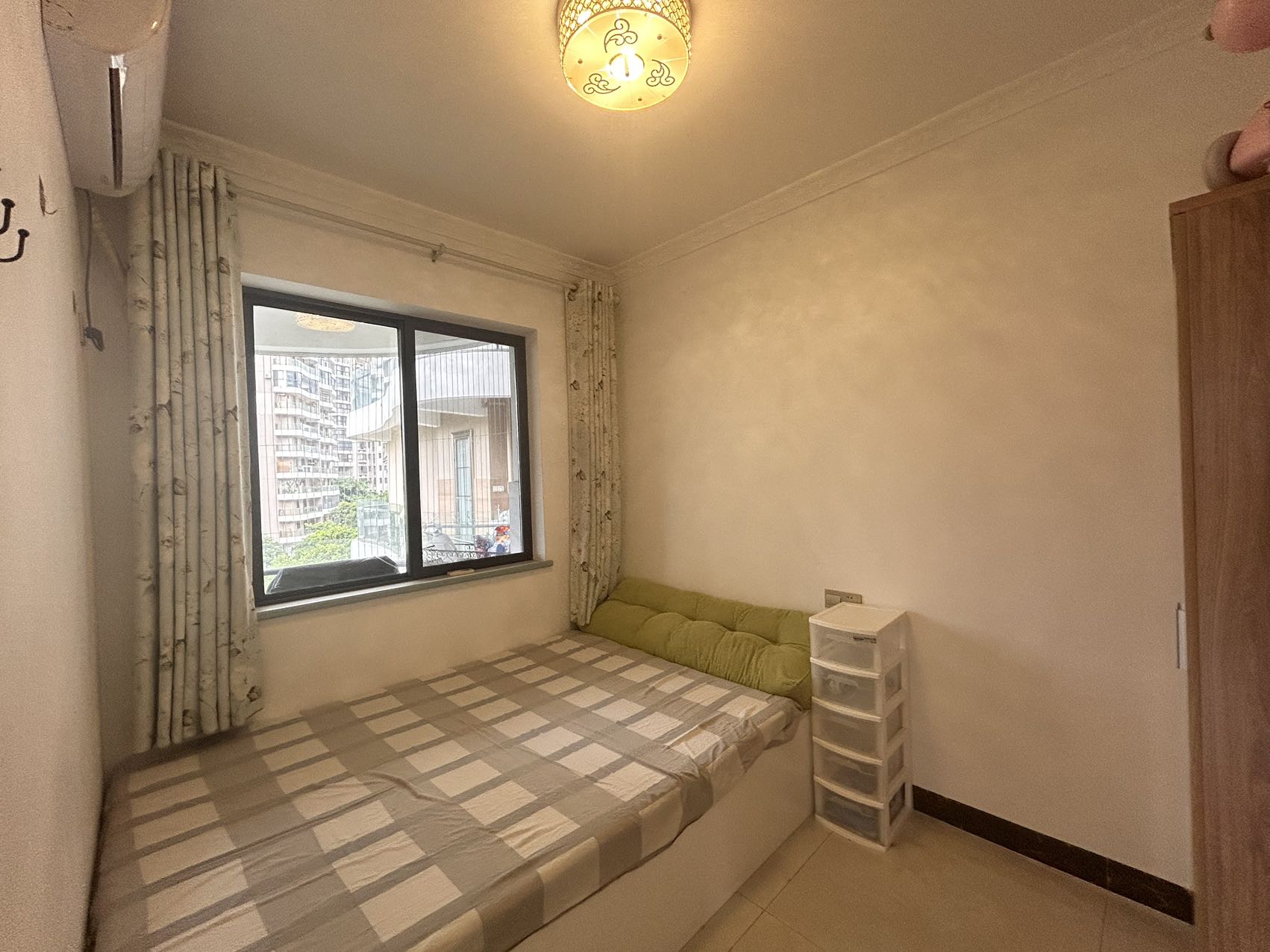 绿地海长流一期  2室2厅1卫    2200.0元/月