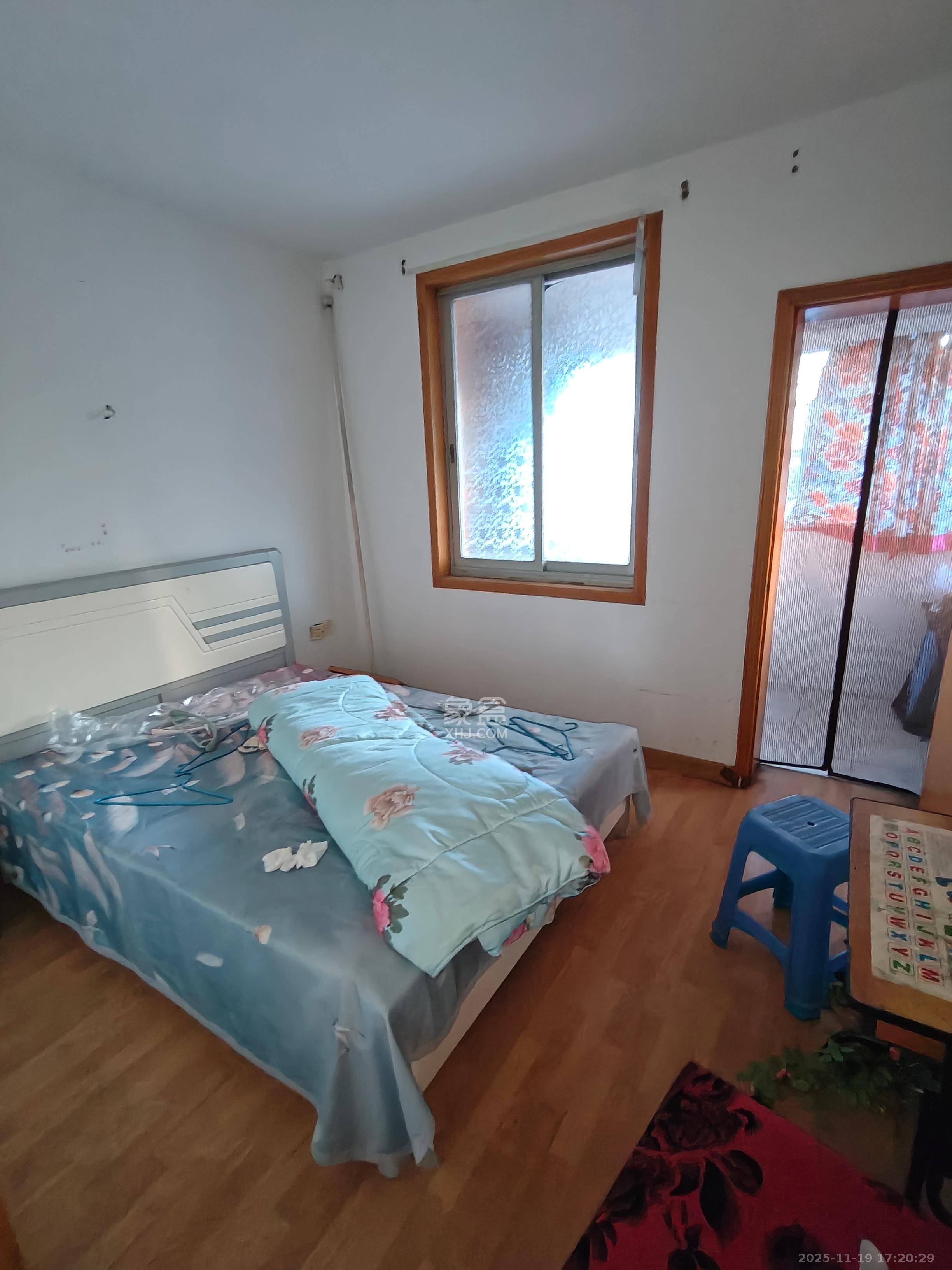 狮子山二片  1室2厅1卫    1300.0元/月室内图