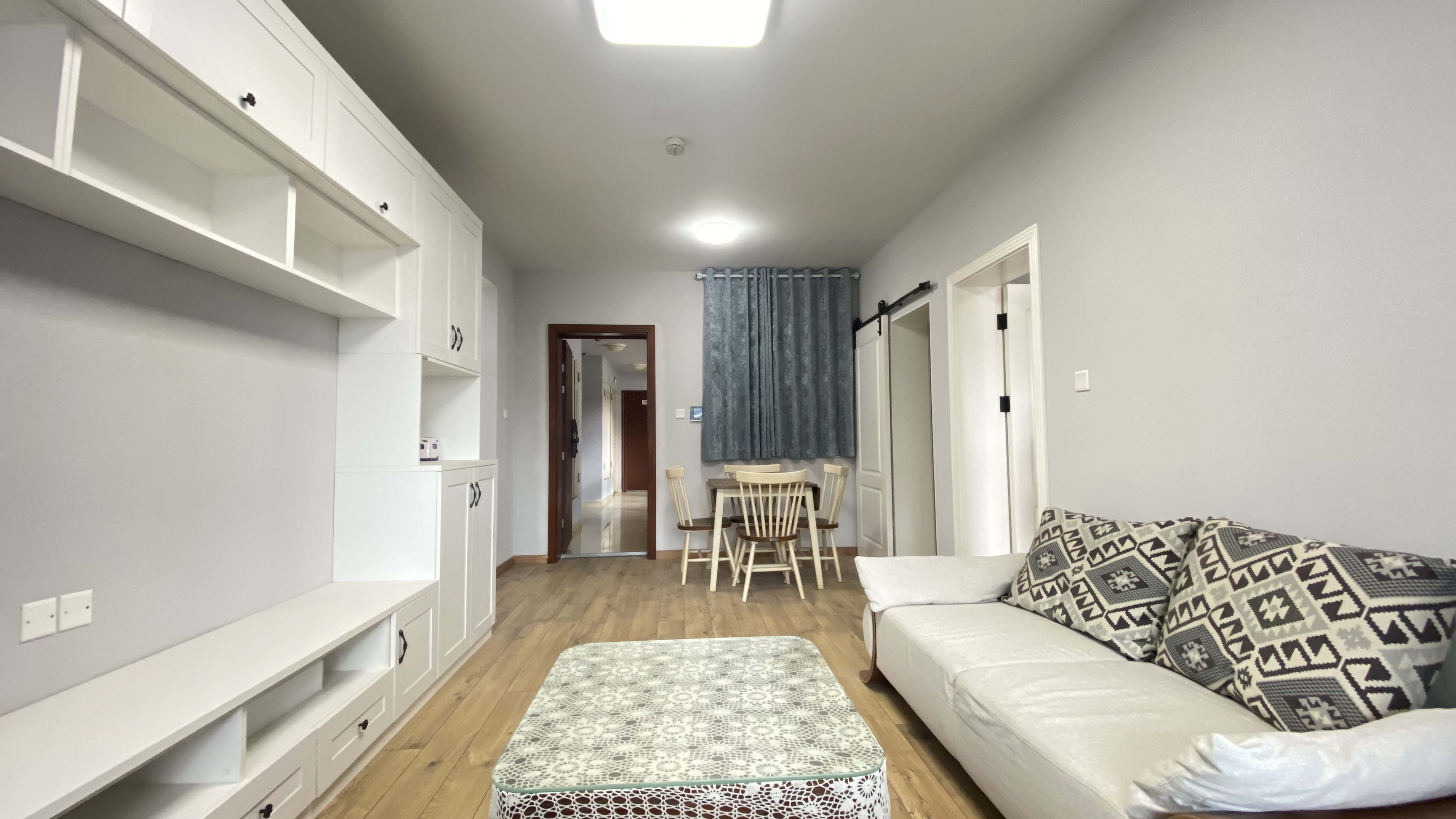 天地凤凰城 2室2厅1卫 2000.0元/月 天地凤凰城 2室2厅1卫 2000.0元/月室内图