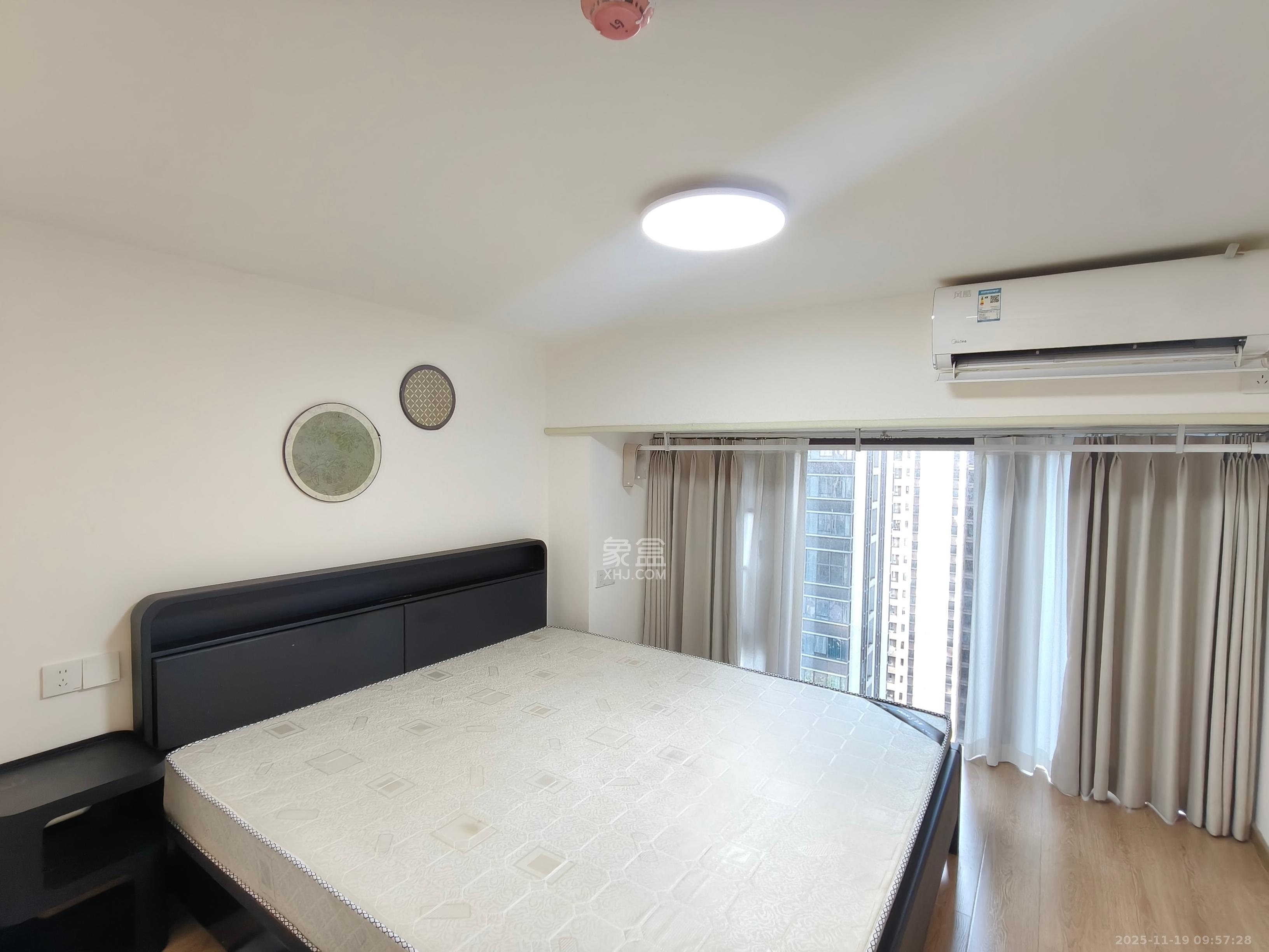 龙湖铂金岛  2室1厅1卫    2400.0元/月室内图