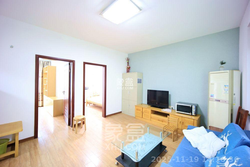 建鸿达华都（华都小户型及大华写字楼）  2室1厅1卫    2400.0元/月室内图