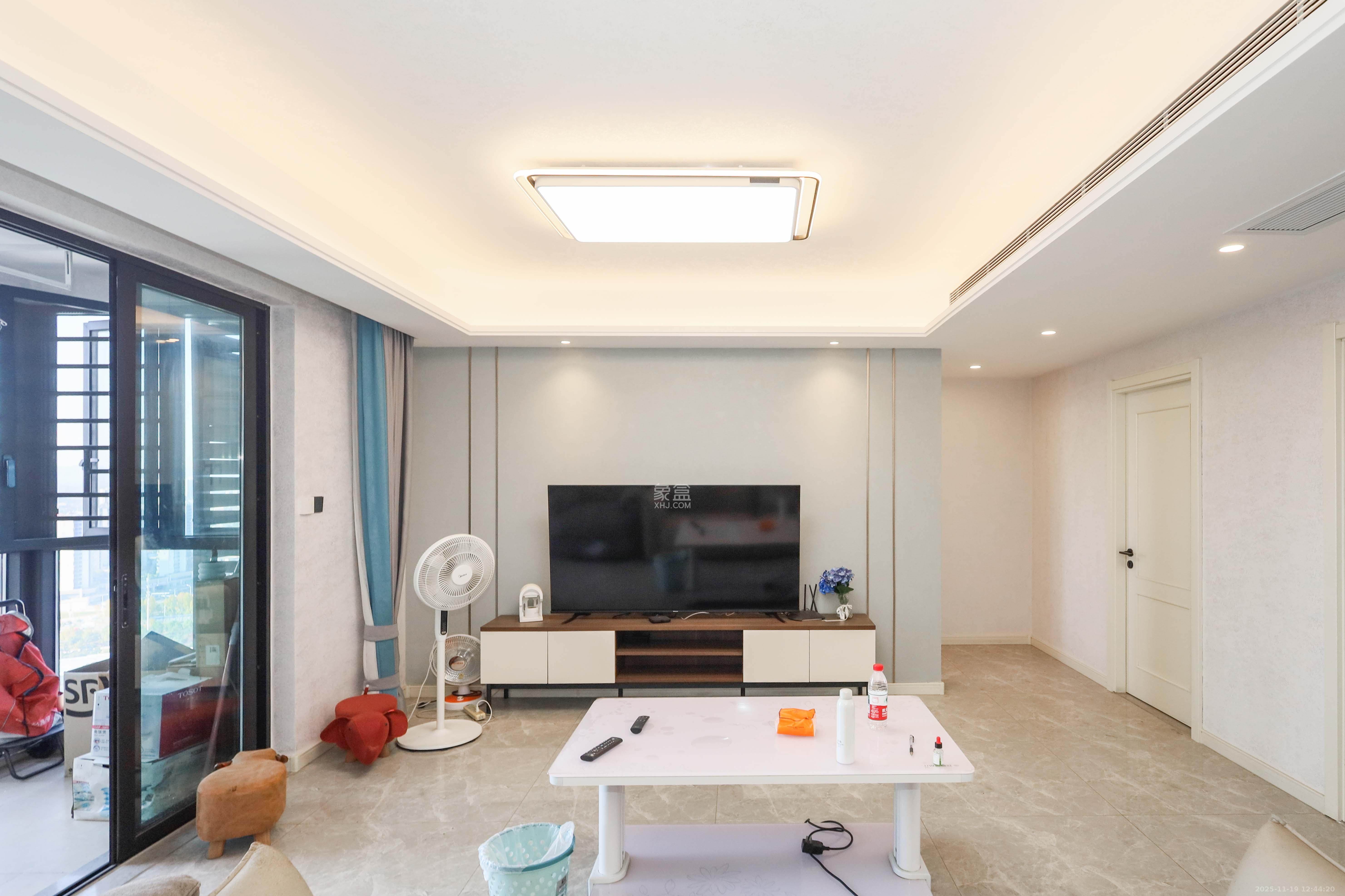 万科金色梦想B区 3室2厅2卫 145.0万 万科金色梦想B区 3室2厅2卫 145.0万客厅